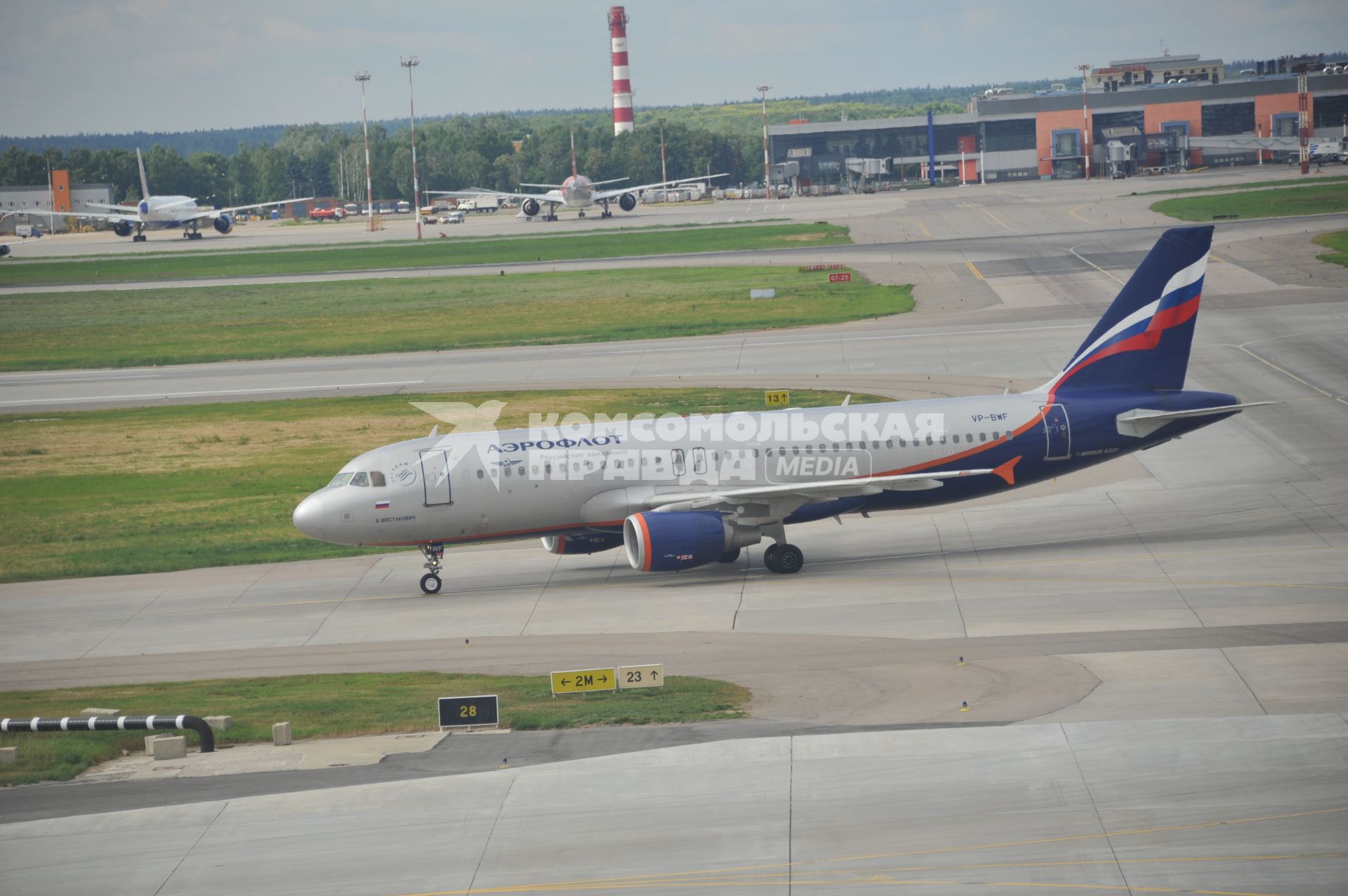 Аэропорт Шереметьево. На снимке: airbus A320.