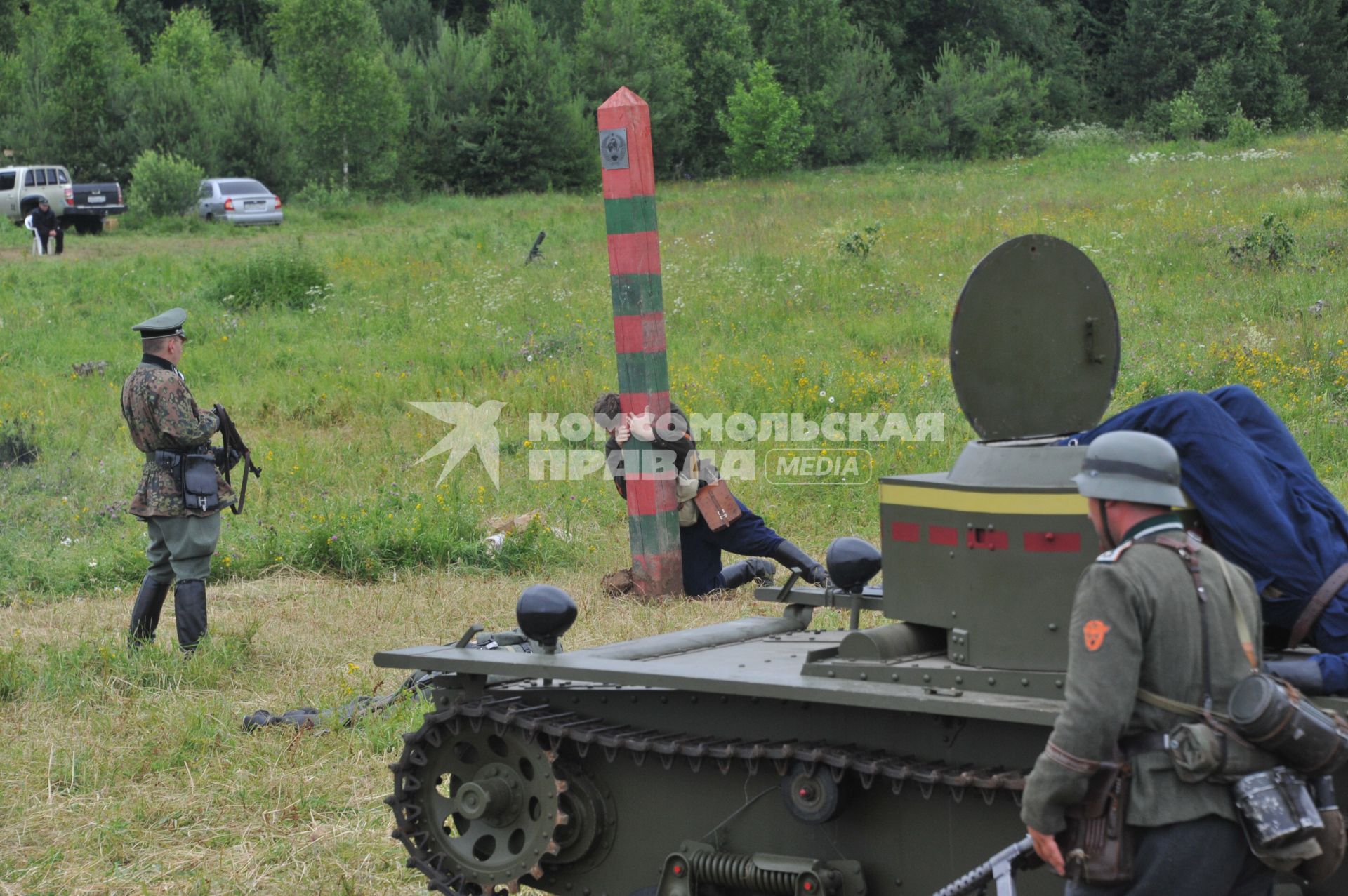 Военно-историческая реконструкция событий Второй мировой. На снимке: малый танк Т-37