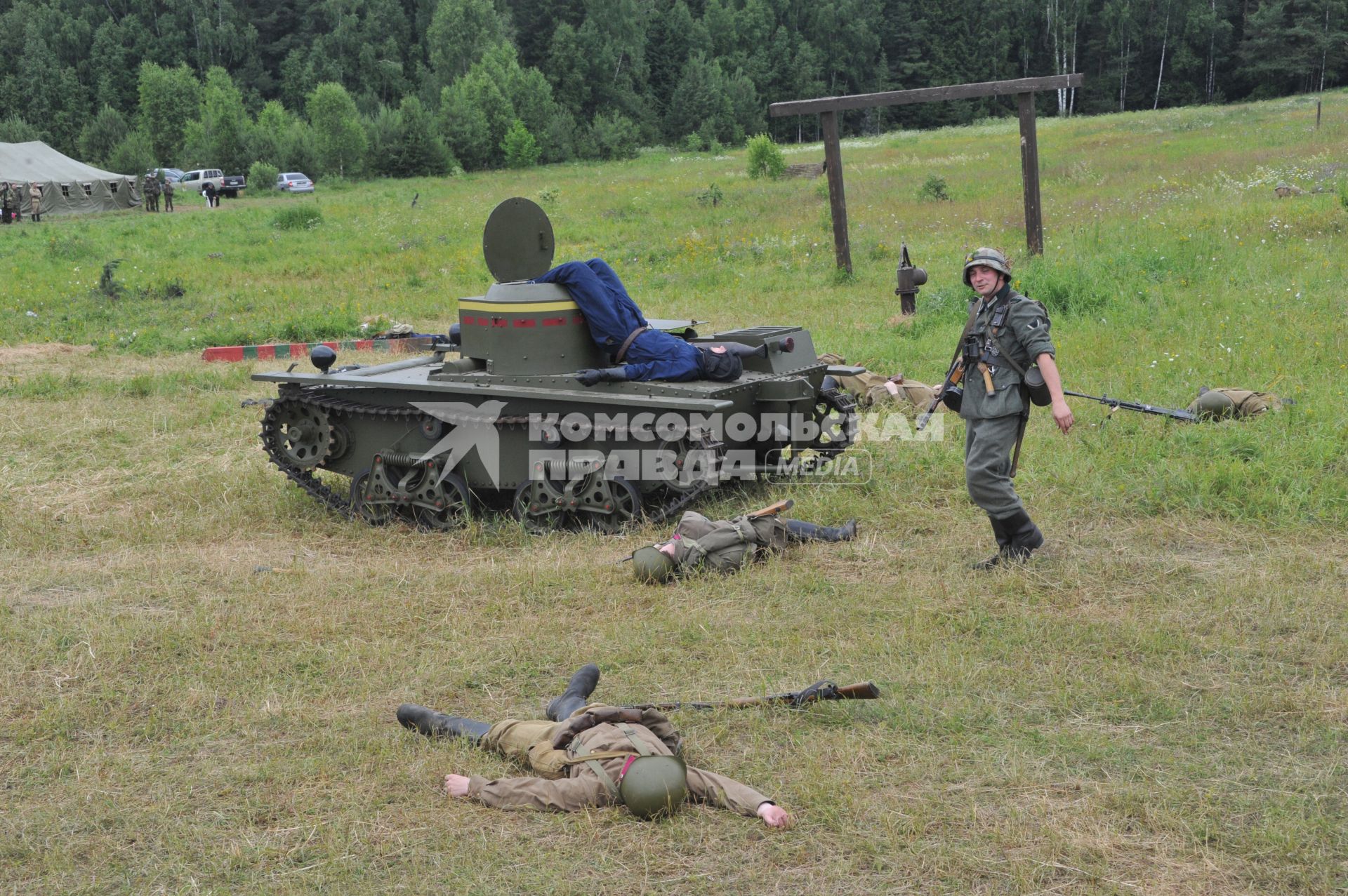 Военно-историческая реконструкция событий Второй мировой. На снимке: малый танк Т-37