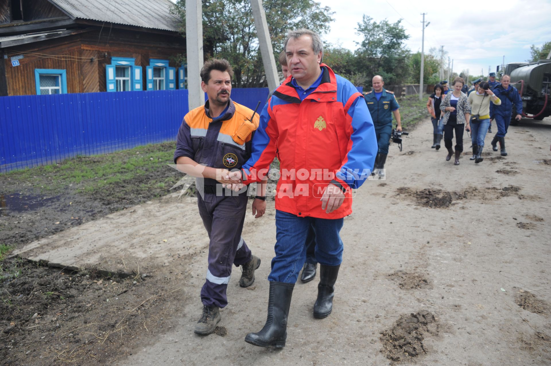 Наводнение в Приамурье. Министр МЧС РФ В.Пучков прибыл в зону подтопления. На снимке: глава МЧС РФ Владимир Пучков.