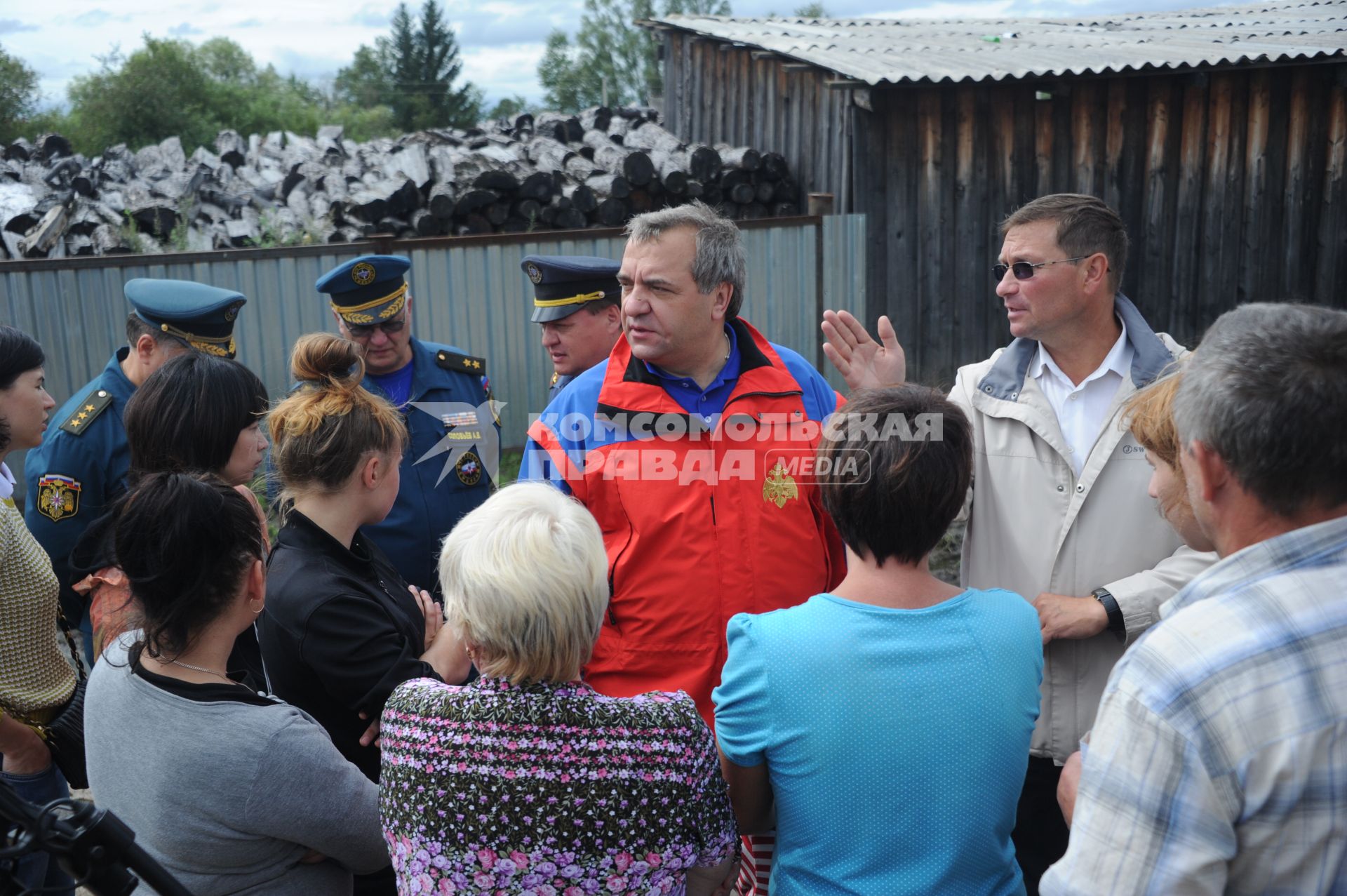 Наводнение в Приамурье. Министр МЧС РФ В.Пучков прибыл в зону подтопления. На снимке: глава МЧС РФ Владимир Пучков.