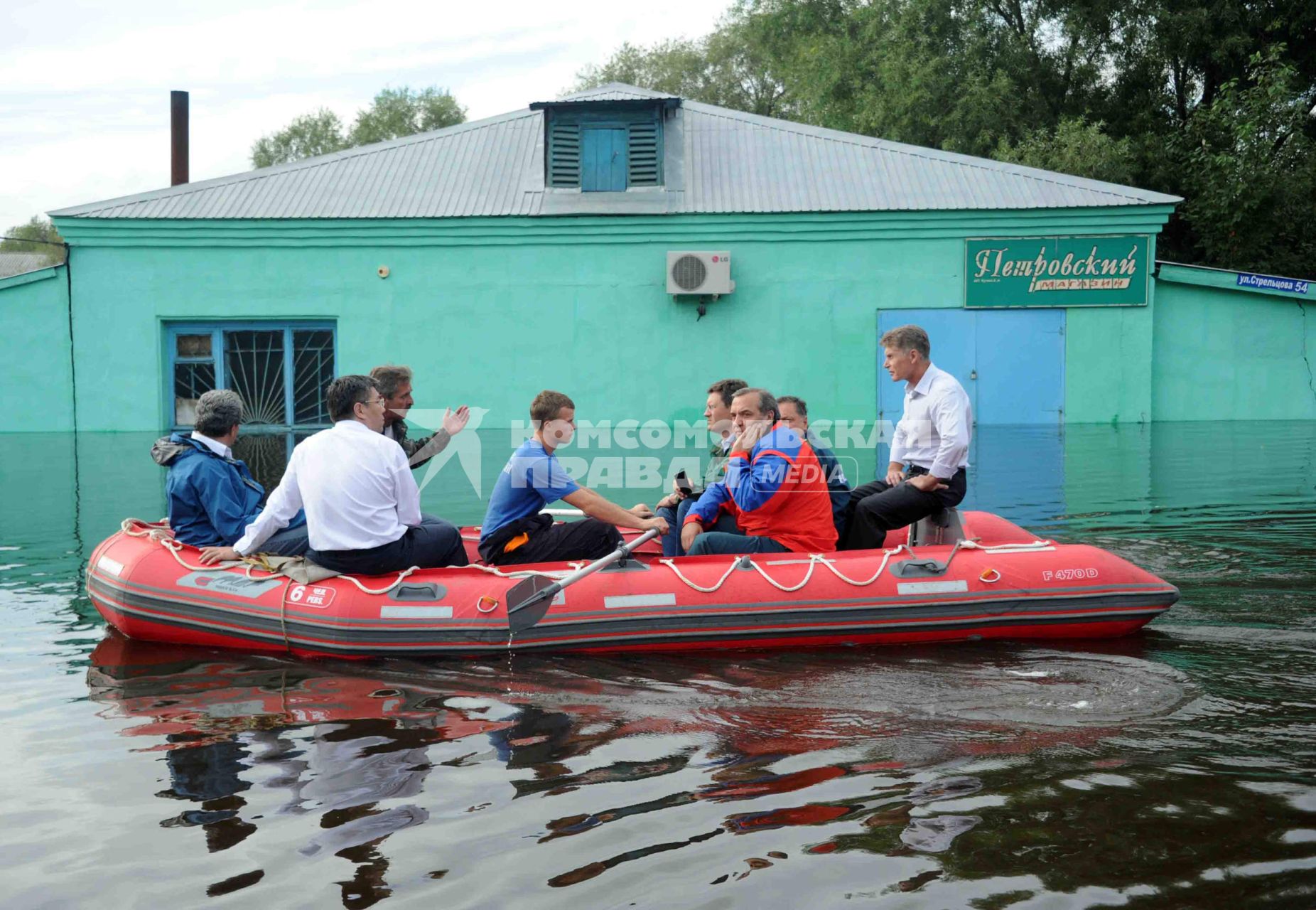 Наводнение в Приамурье. Министр МЧС РФ В.Пучков прибыл в зону подтопления. На снимке: глава МЧС РФ Владимир Пучков.