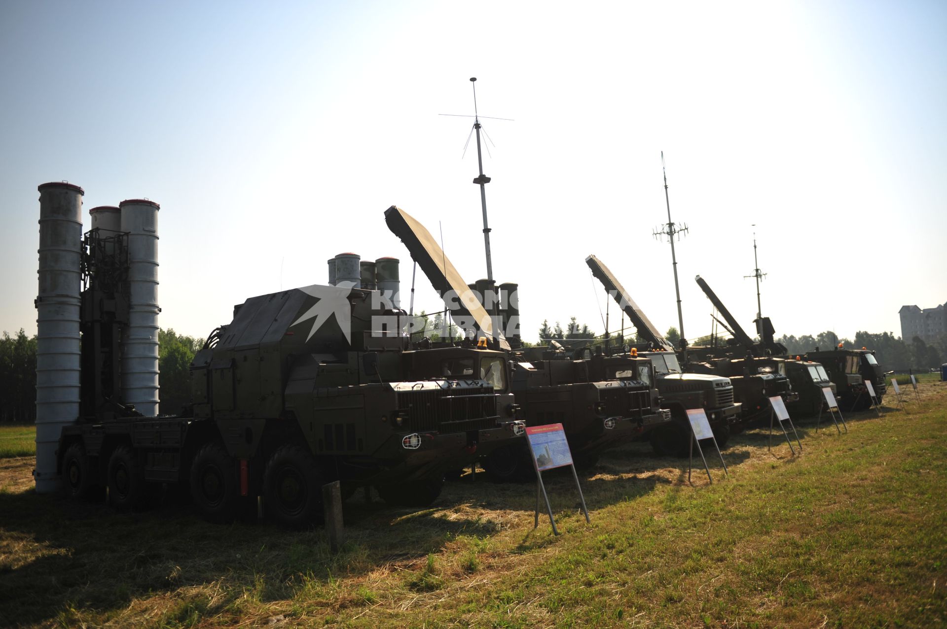 60 лет  ПВО. На снимке:  ЗРК С-500