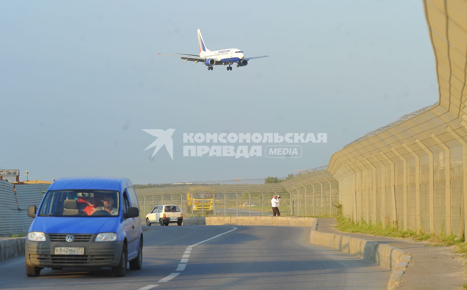 Аэропорт Внуково. На снимке: самолет Boeing 737 авиакомпании `Трансаэро`.