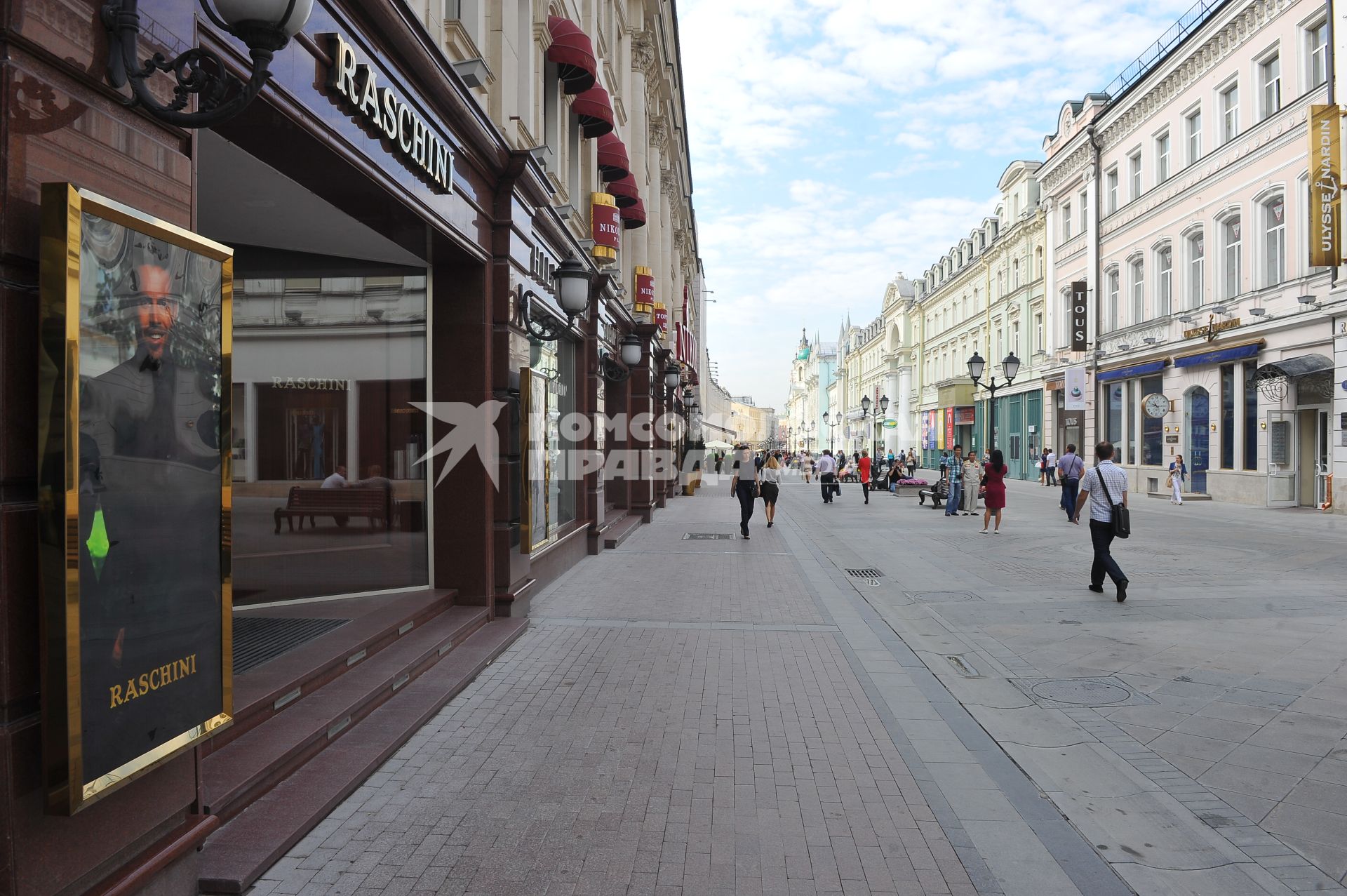 Виды Москвы. Никольская улица. На снимке: бутик Raschini.