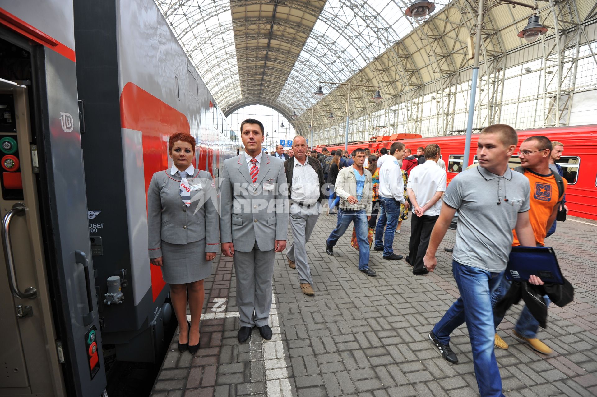 Презентация двухэтажного поезда дальнего следования `Москва-Адлер` на Киевском вокзале.