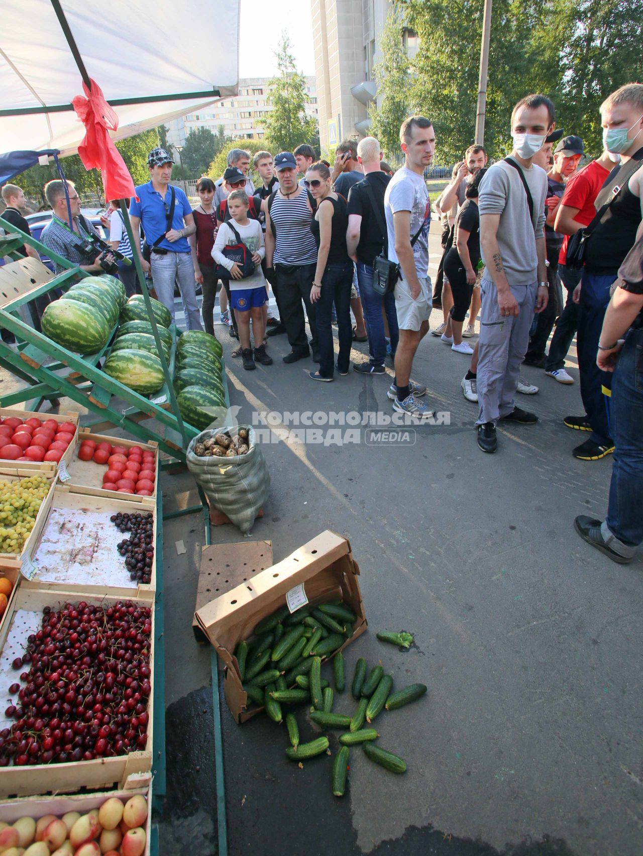 русская зачистка, националисты инспектируют уличную торговлю