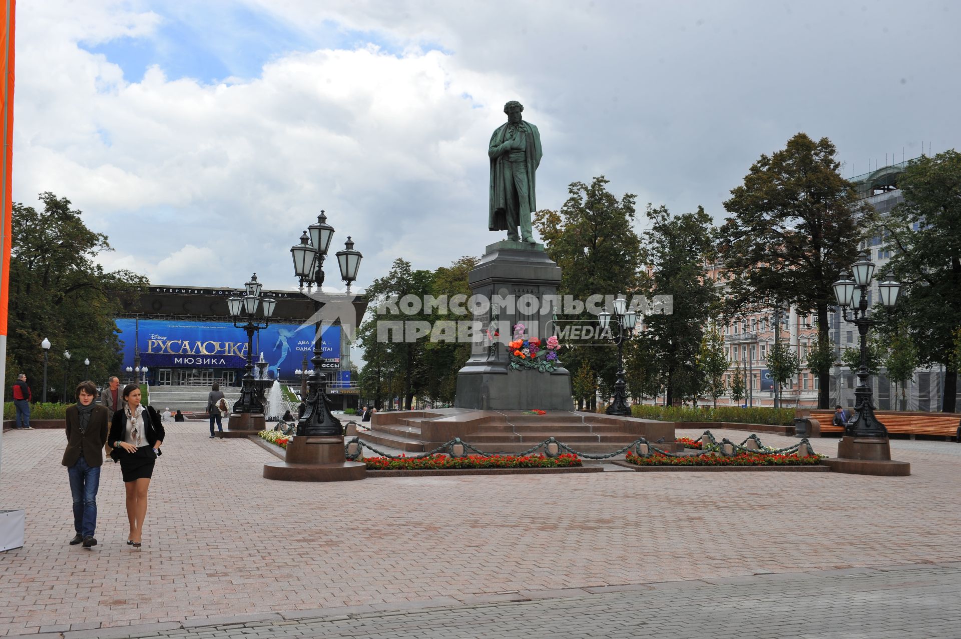 Виды Москвы. Пушкинская площадь. На снимке: памятник А.С.Пушкину.