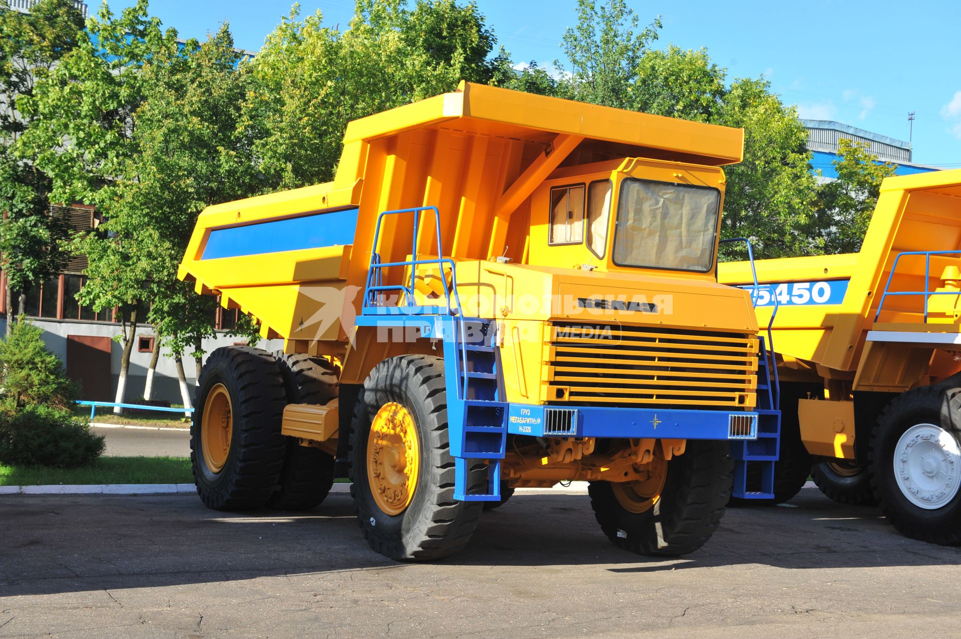 Жодино. Белорусский автомобильный завод (Белаз). На снимке: карьерные самосвалы.