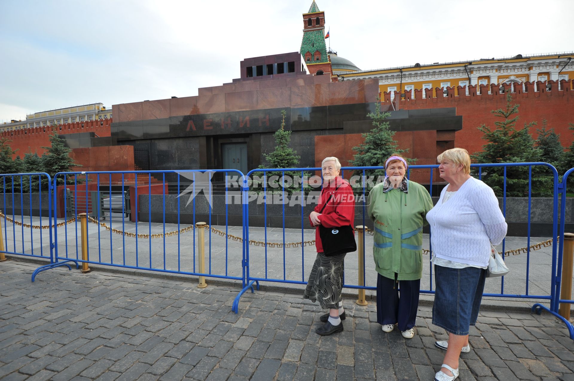 Красная площадь.  На снимке: отреставрированный Мавзолей В.И. Ленина.