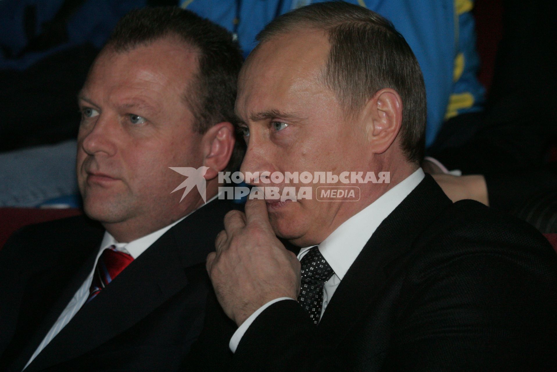 Абсолютный чемпионат Европы по дзюдо на призы президента РФ в театре Российской армии. На снимке: президент Европейского союза дзюдо Мариус Визер (слева) и президент РФ Владимир Путин.