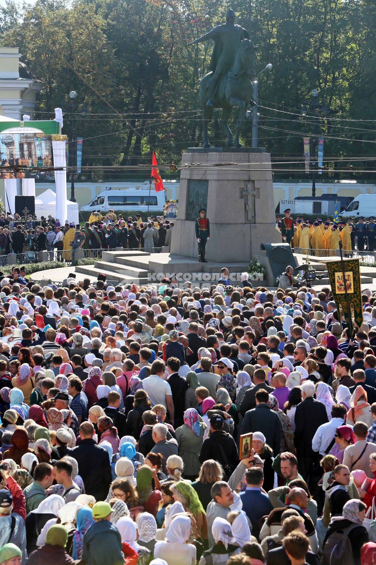 крестный ход в честь 300 летия лавры