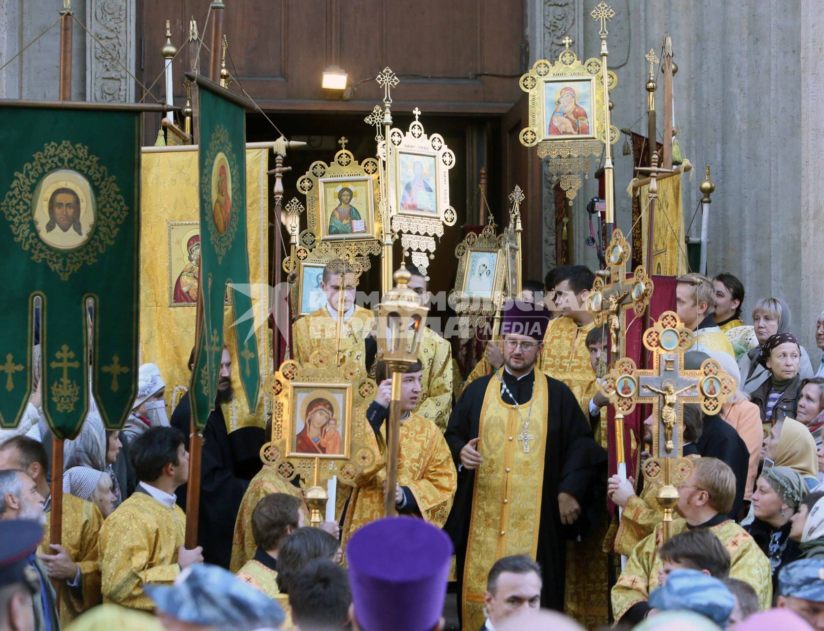 крестный ход в честь 300 летия лавры