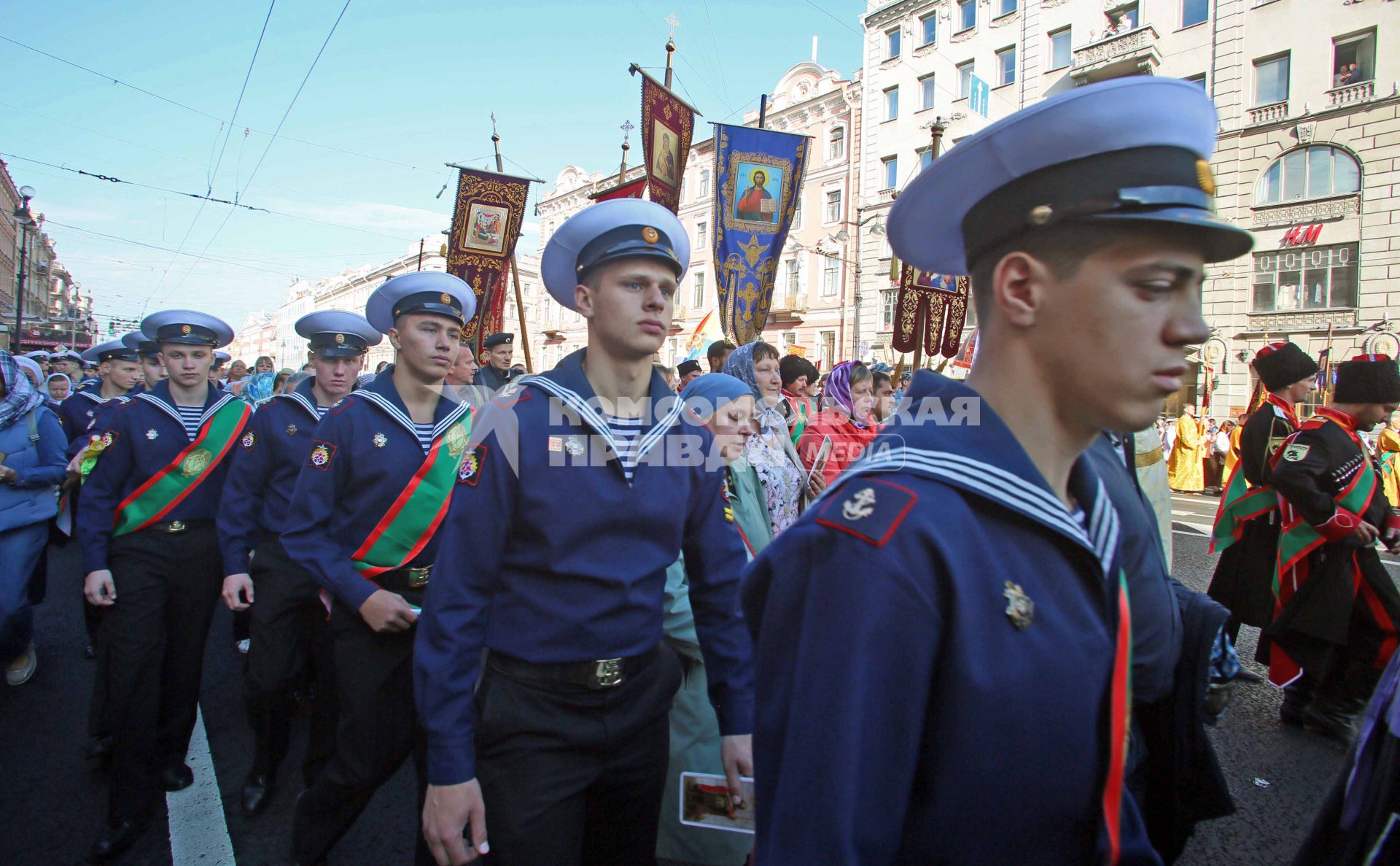 крестный ход в честь 300 летия лавры