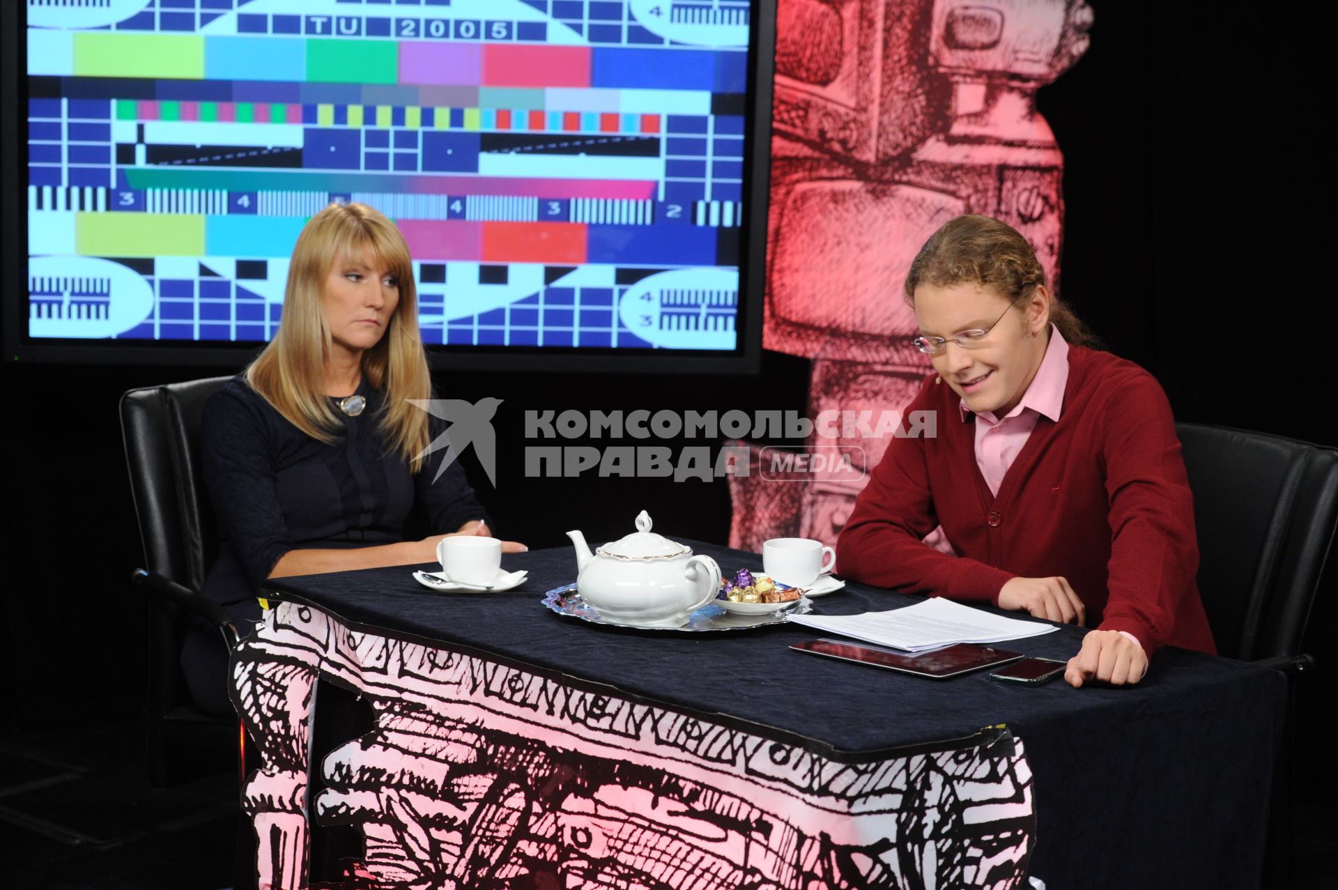 Телевидение `Комсомольская правда`. На снимке: первый заместитель председателя комитета Государственной думы РФ по международным делам Светлана Журова и телерадиоведущий КП Александр Яковлев.