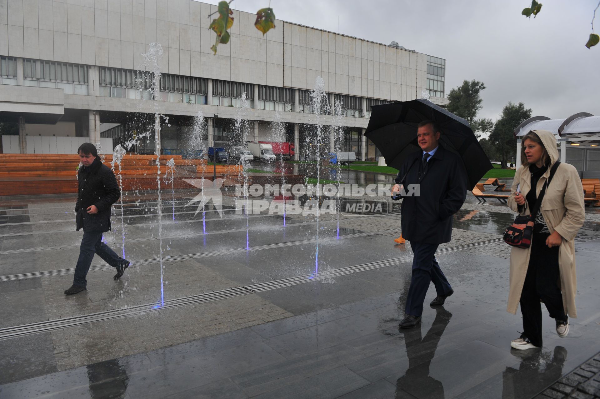 Руководитель Департамента культуры города Москвы Сергей Капков и корреспондент  ИД КП Плешакова Анастасия.