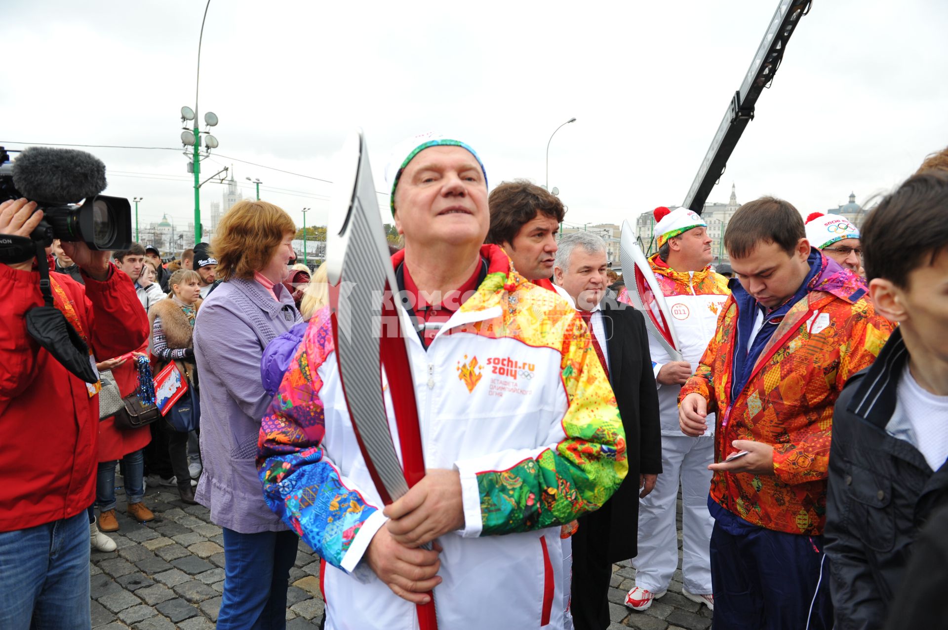 Старт первого этапа эстафеты олимпийского огня `Сочи 2014`по территории России на Красной площади. На снимке: лидер КПРФ Геннадий Зюганов.