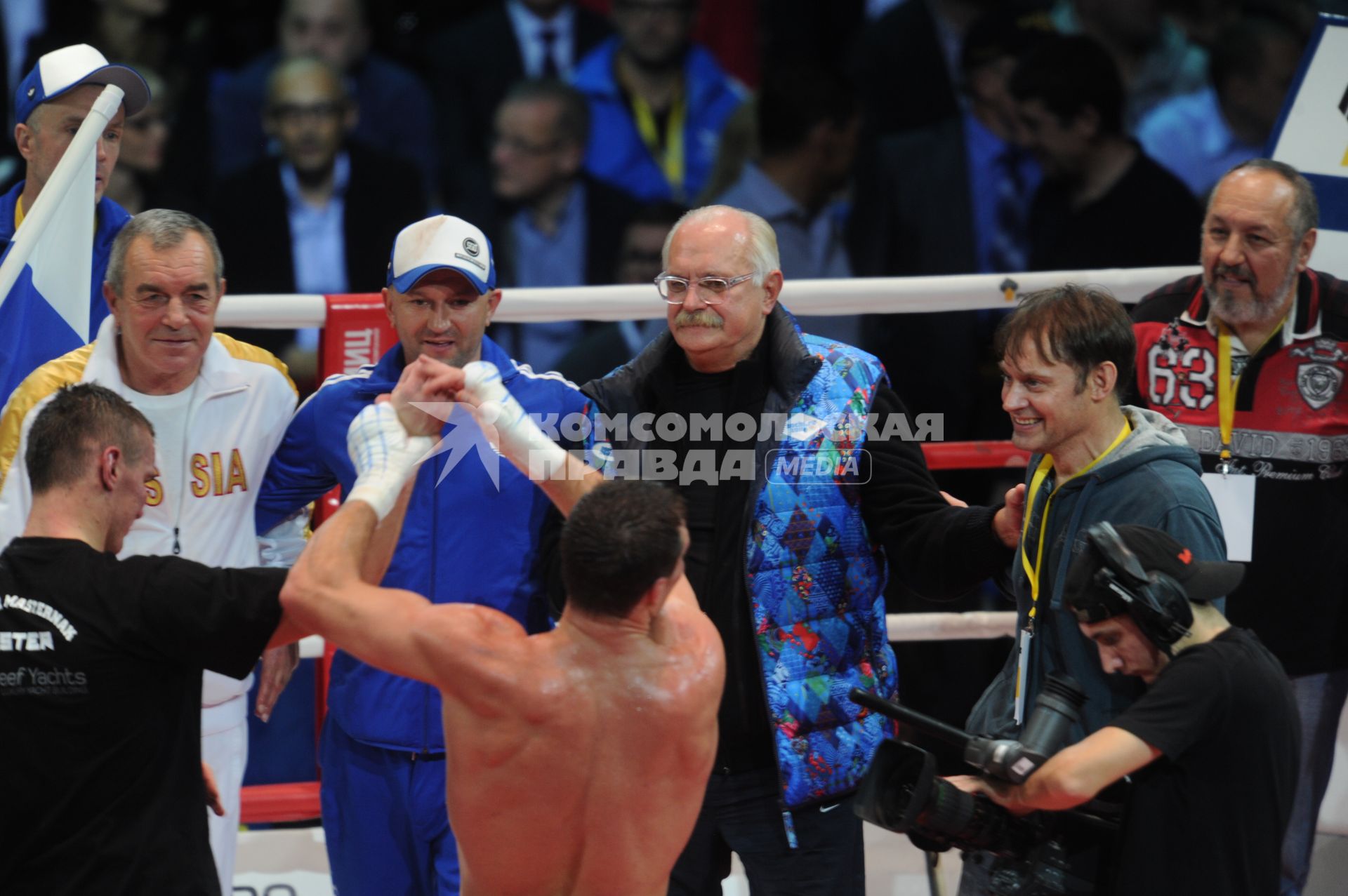 СК `Олимпийский`. Бой за звание чемпиона мира между В.Кличко и А.Поветкиным. На снимке: режиссер Никита Михалков  (в центре )