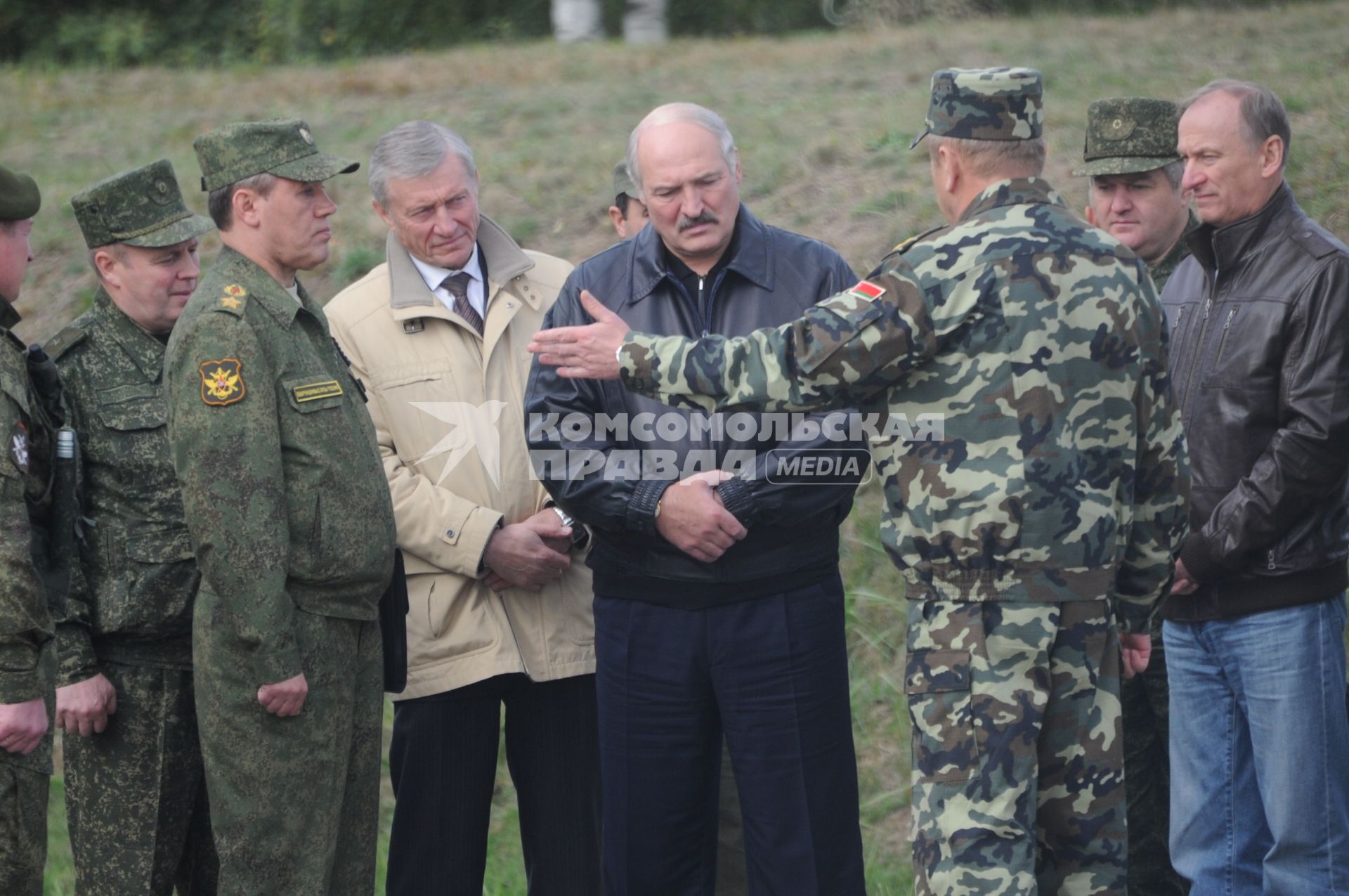 Рабочая поездка президента РФ  В. Путина  в Калининград.  Полигон `Хмелевка`. Российско-белорусскими учениями `Запад-2013`. На снимке: первый заместитель министра обороны РФ Валерий Герасимов, генеральный секретарь Организации договора о коллективной безопасности (ОДКБ) Николай Бордюжа, президент Белоруссии Александр Лукашенко (в центре слева направо) и  екретарь Совета безопасности РФ Николай Патрушев (справа)