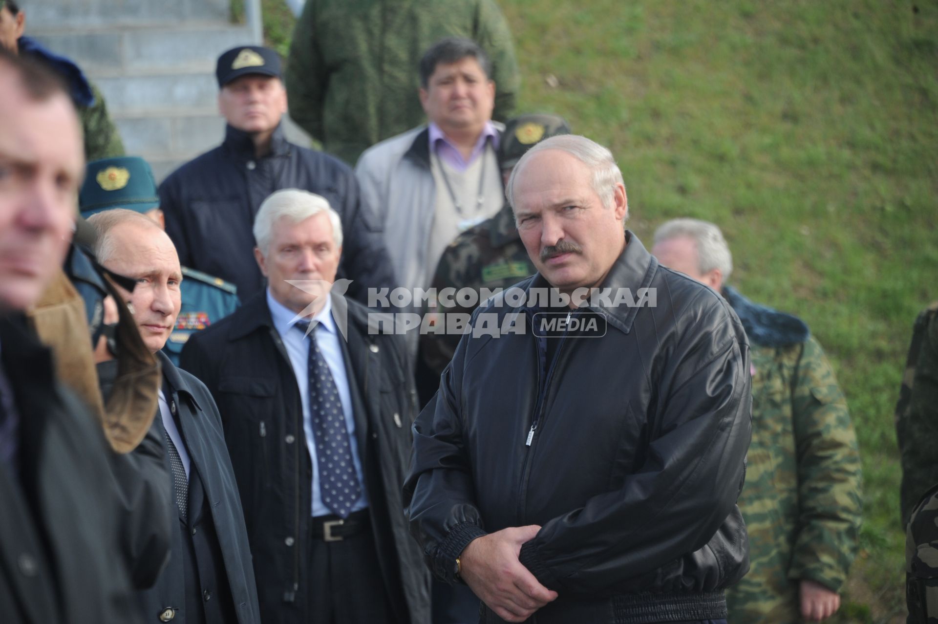 Рабочая поездка президента РФ В. Путина  в Калининград.  Полигон `Хмелевка`. Российско-белорусские учения `Запад-2013`. На снимке:  президент России Владимир Путин и президент Белоруссии Александр Лукашенко (слева направо на первом плане)