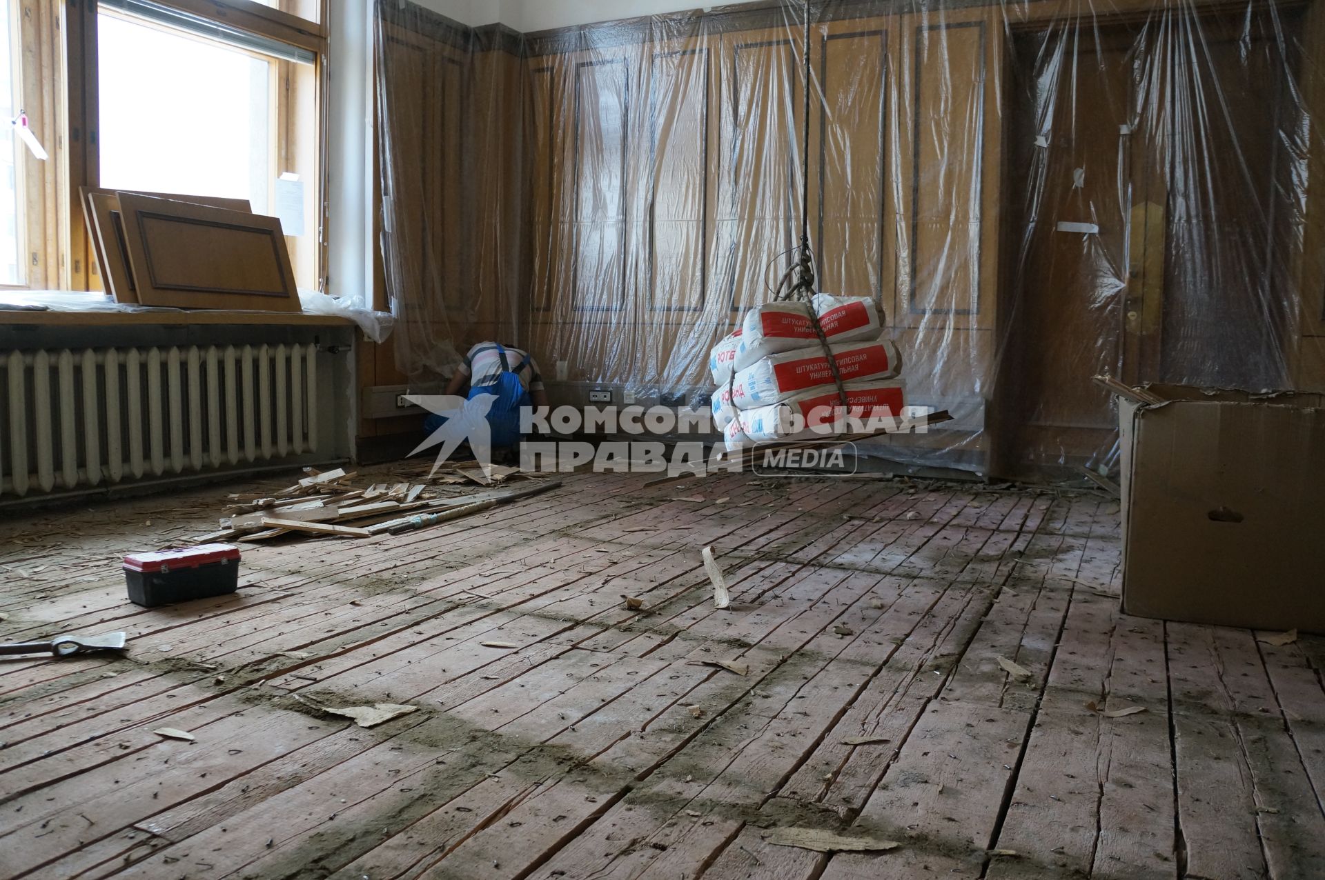Ремонт здания Госдумы РФ. На снимке: ремонтные работы в одном из кабинетов Госдумы.
