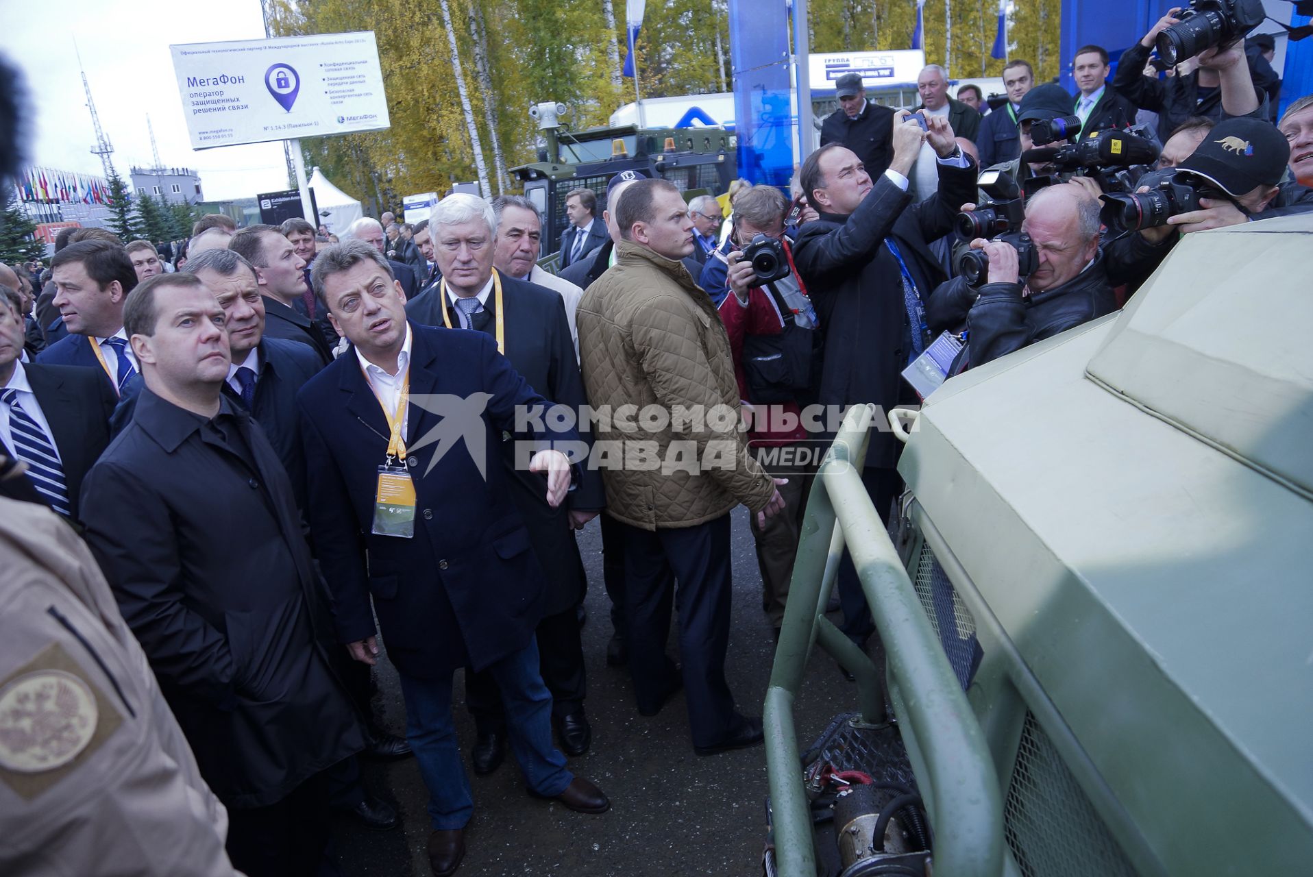 Премьер-министр РФ Д.Медведев посетил выставку вооружения Russia Arms EXPO в Нижнем Тагиле. На снимке:  премьер-министр РФ Дмитрий Медведев (слева)