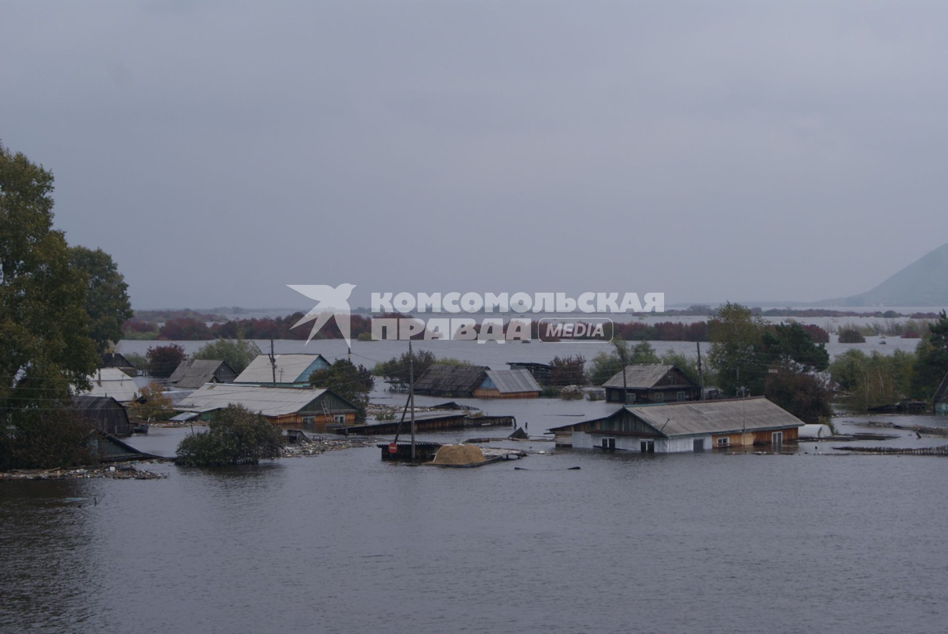 Поселок Хорпинский. На снимке: жилые дома в зоне наводнения.