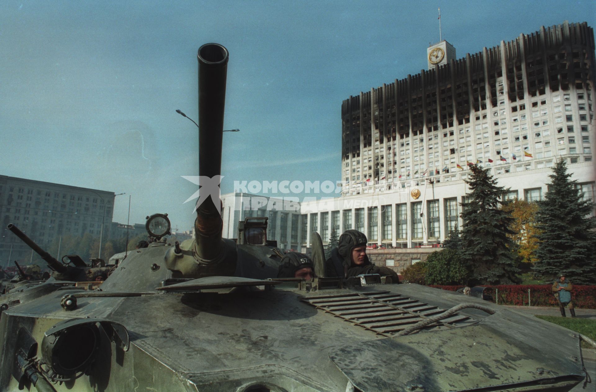 1993 год. Москва. Октябрьский мятеж. На снимке: танки у Белого дома