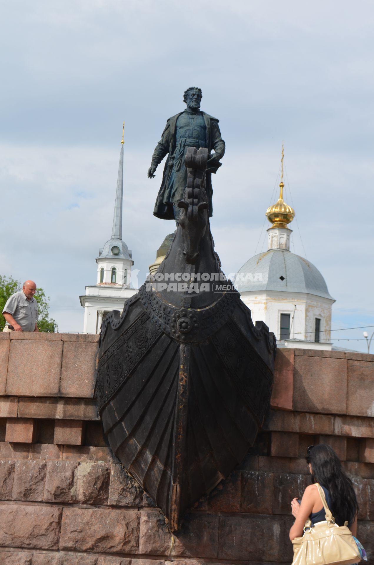 Виды Твери. На снимке: памятник Афанасию Никитину