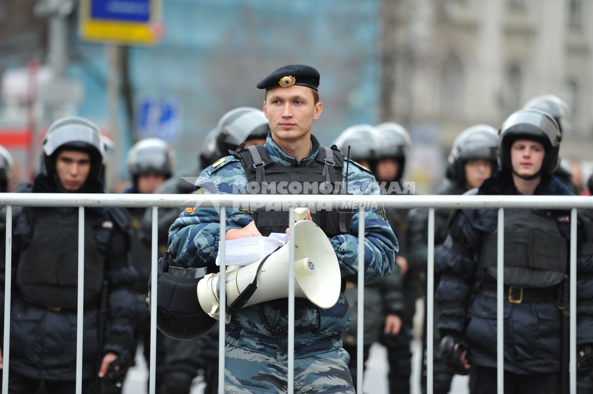 Участники оппозиционного шествия в поддержку `узников 6 мая` прошли по Бульварному кольцу.