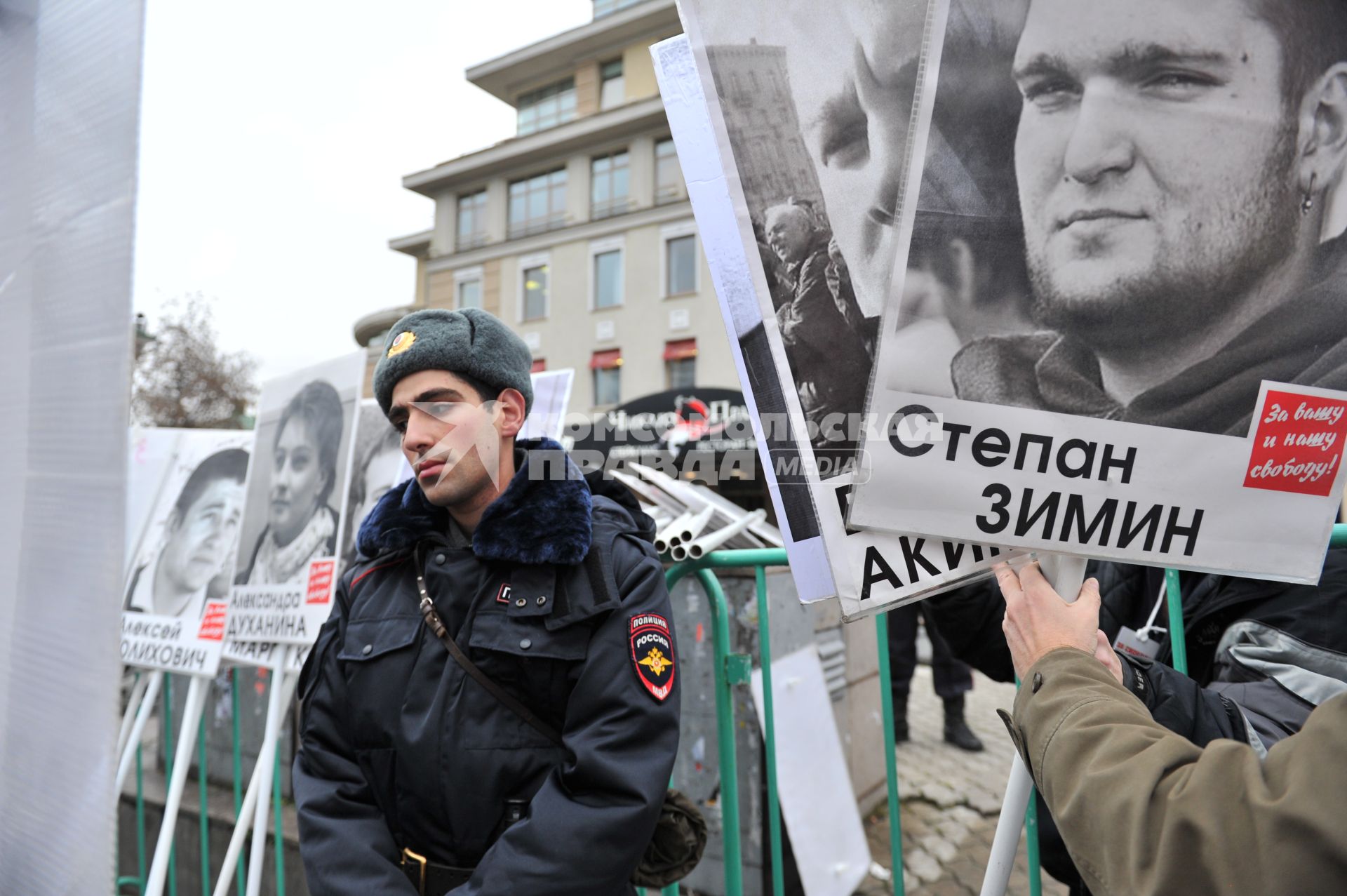 Участники оппозиционного шествия в поддержку `узников 6 мая` прошли по Бульварному кольцу.