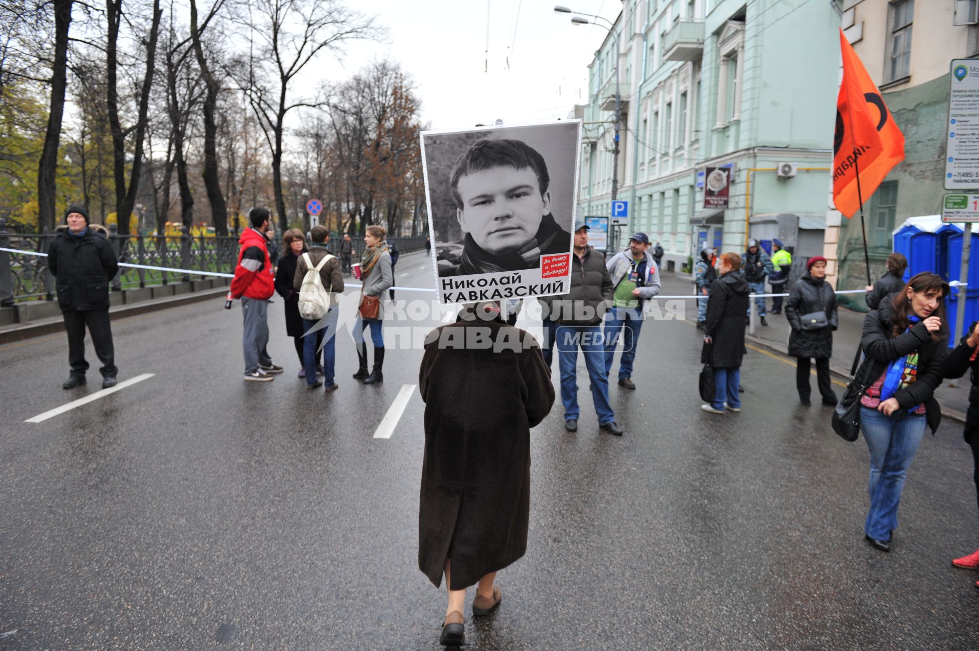 Участники оппозиционного шествия в поддержку `узников 6 мая` прошли по Бульварному кольцу.