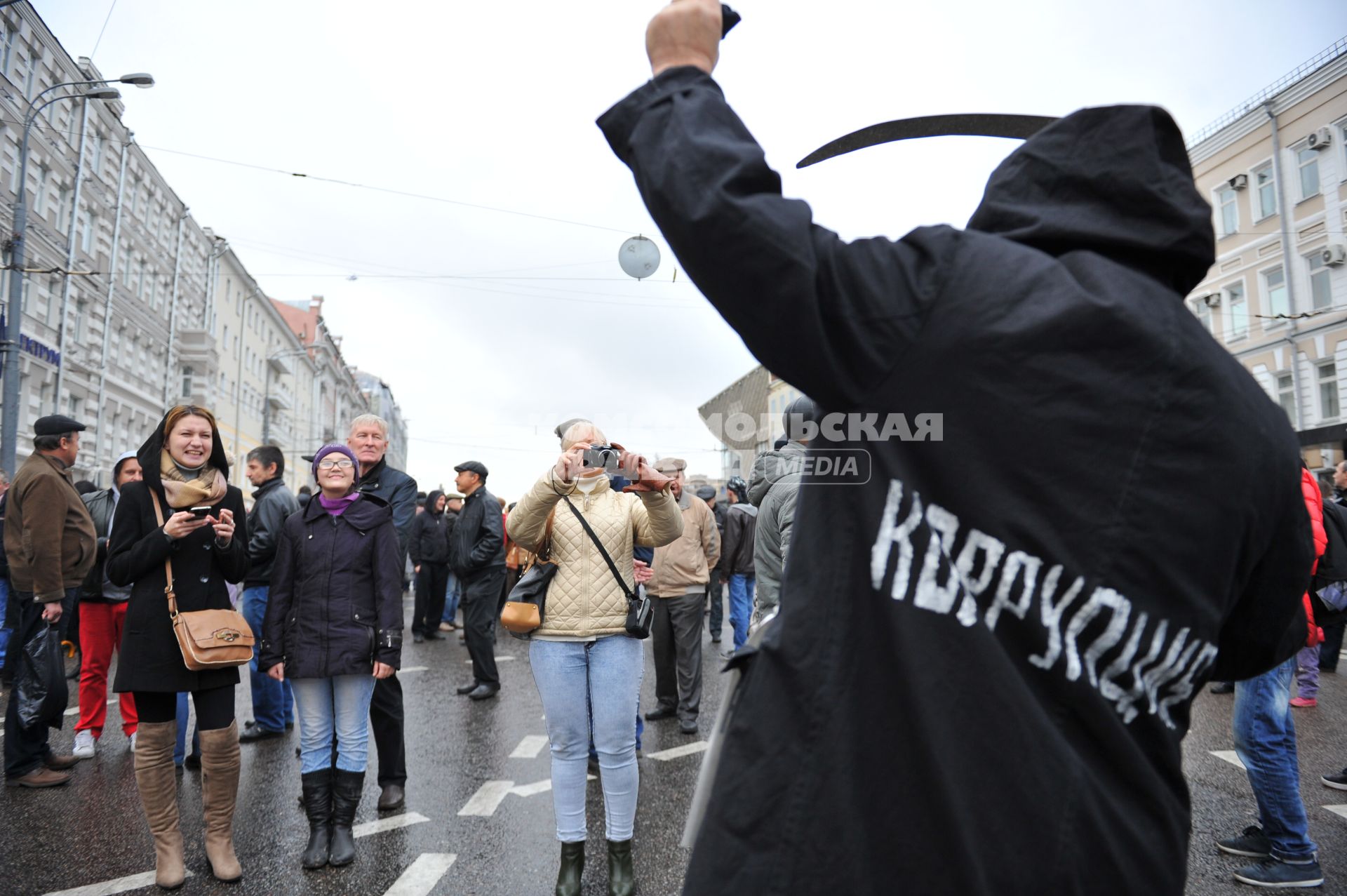 Участники оппозиционного шествия в поддержку `узников 6 мая` прошли по Бульварному кольцу.
