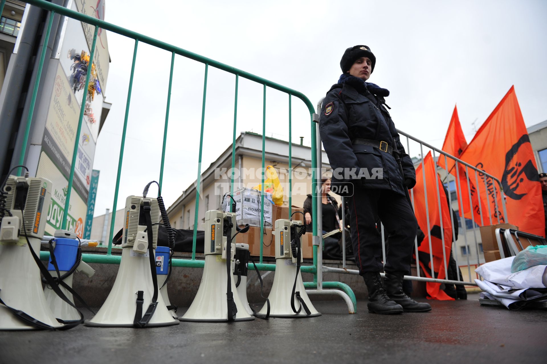 Участники оппозиционного шествия в поддержку `узников 6 мая` прошли по Бульварному кольцу.