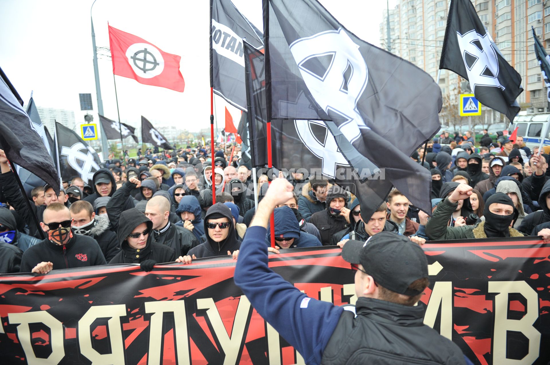 День народного единства. На снимке: митингующие во время акции `Русский марш` в Люблино.