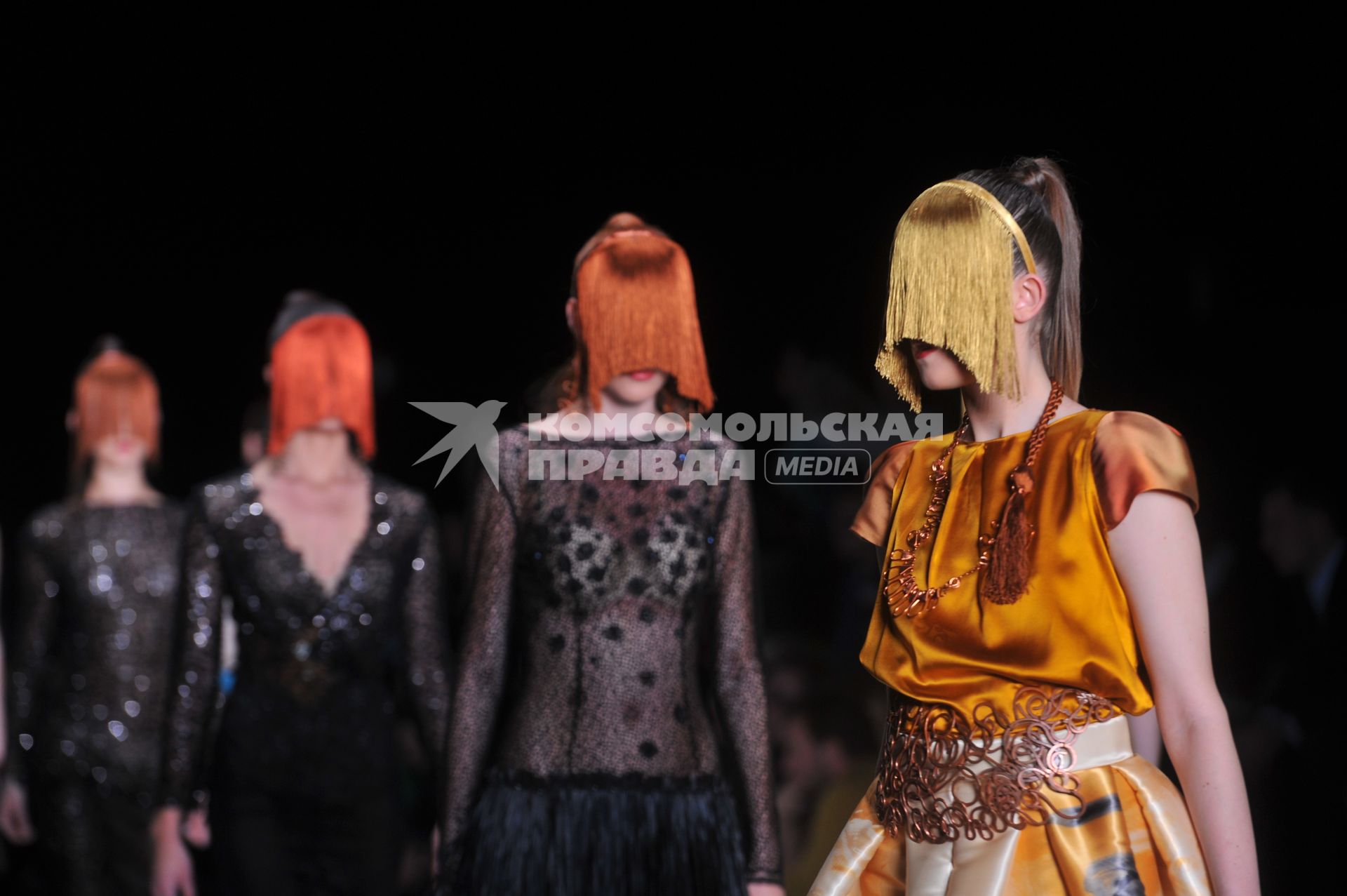 ЦВЗ `Манеж`. Неделя моды `Mercedes-Benz Fashion Week Russia`. На снимке: показ коллекции SisterS Parfenovich (Беларусь)