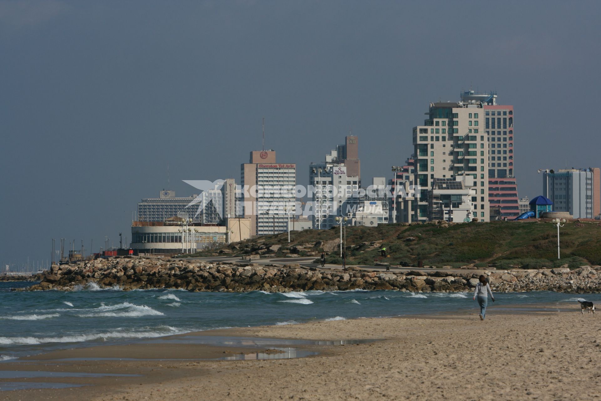 Виды Тель-Авива. На снимке: отели Sheraton Tel Aviv и Park Plaza Orchid.