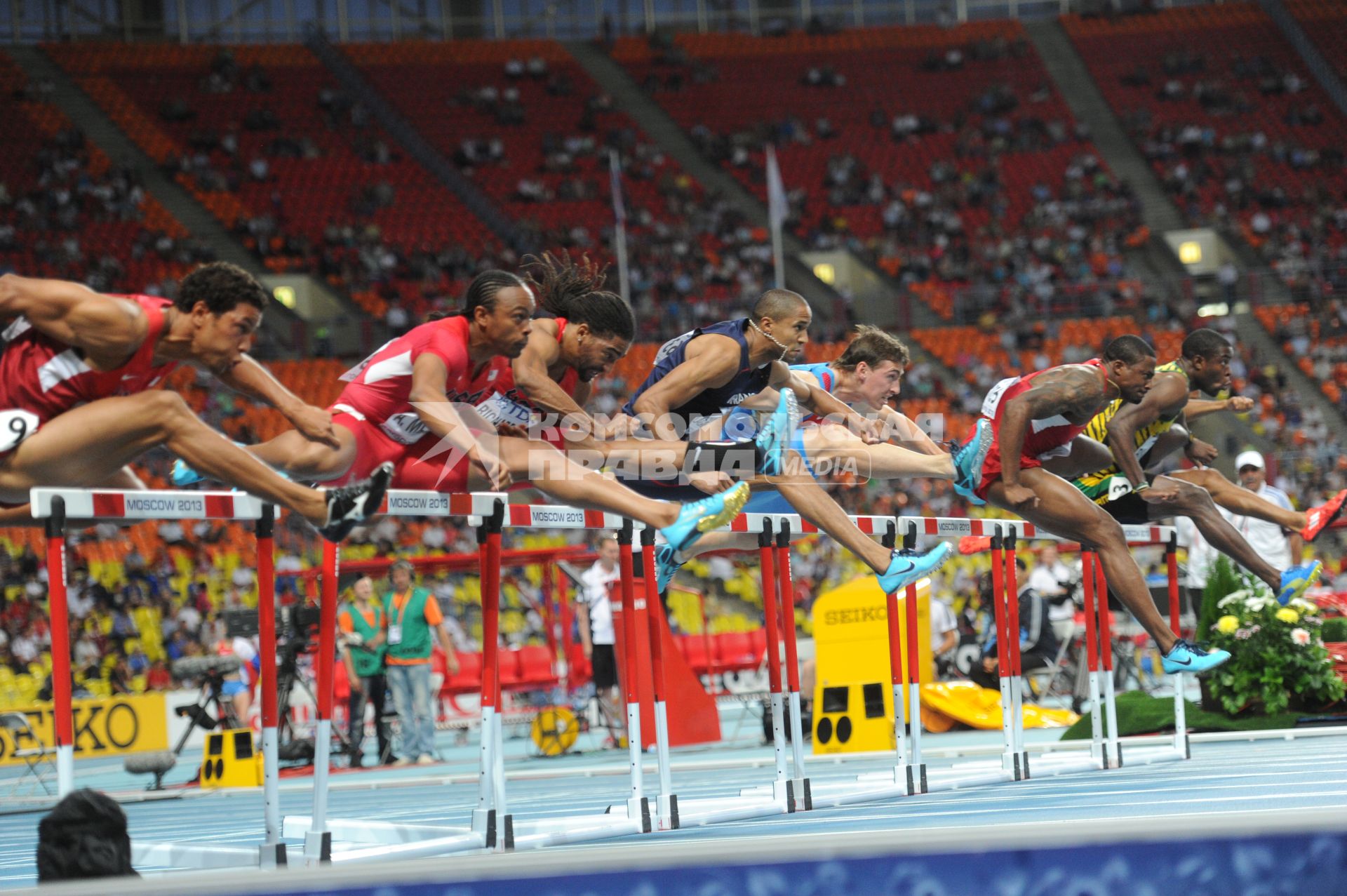 СК \"Лужники\". Чемпионат мира по легкой атлетике 2013. Финальный забег на 110 метров с барьерами среди мужчин. На снимке:  участники соревнования.