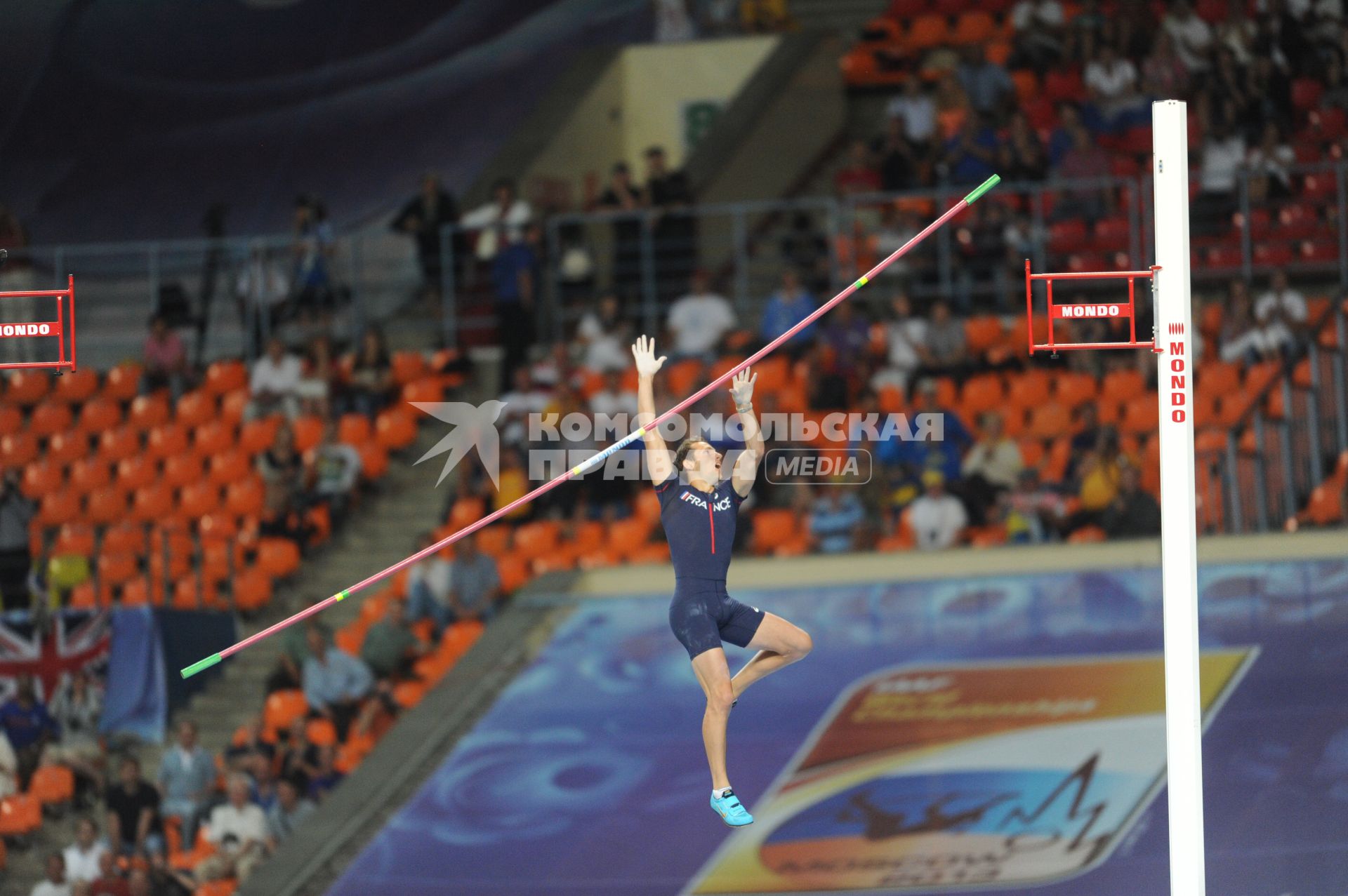 СК \"Лужники\". Чемпионат мира по легкой атлетике 2013. Финальные соревнования по прыжкам с шестом среди мужчин. На снимке:  французский спртсмен Рено Лавиллени .