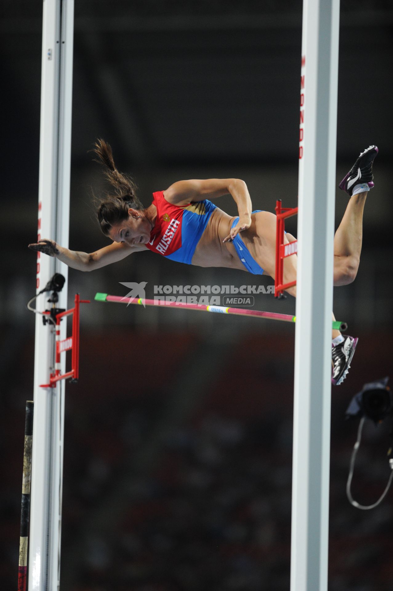 СК `Лужники`. Чемпионат мира по легкой атлетике 2013. Прыжки с шестом среди женщин. На снимке: российская спортсменка Елена Исинбаева во время соревнований.