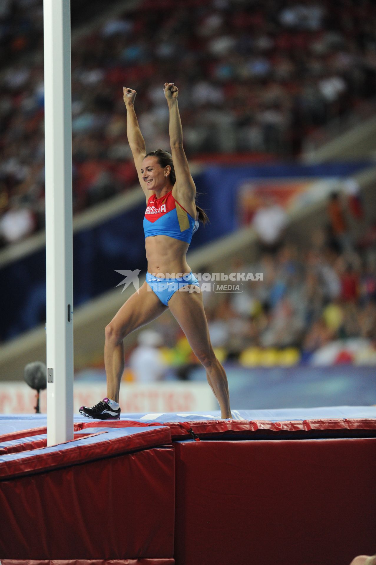 СК `Лужники`. Чемпионат мира по легкой атлетике 2013. Прыжки с шестом среди женщин. На снимке: российская спортсменка Елена Исинбаева во время соревнований.