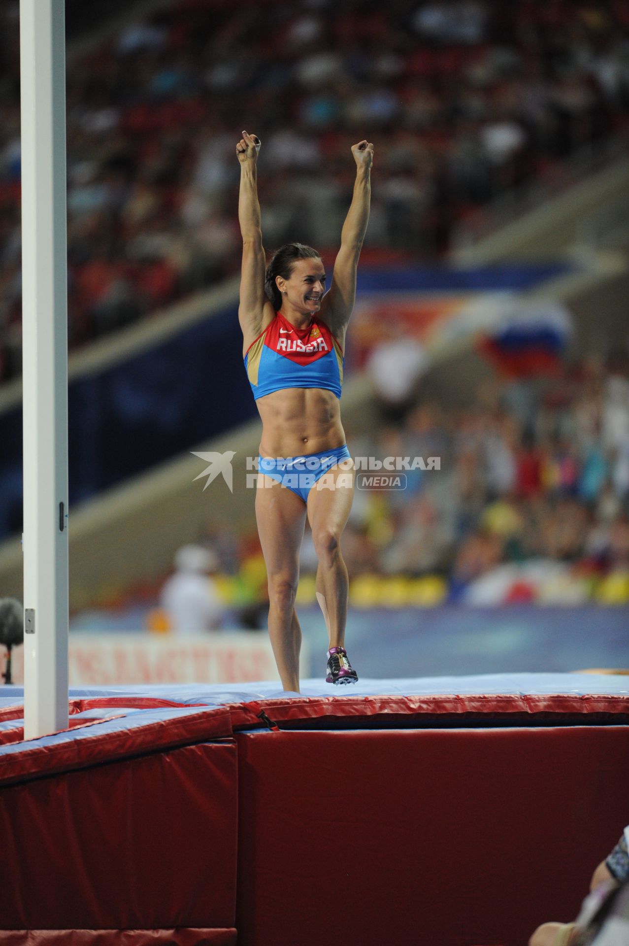 СК `Лужники`. Чемпионат мира по легкой атлетике 2013. Прыжки с шестом среди женщин. На снимке: российская спортсменка Елена Исинбаева во время соревнований.