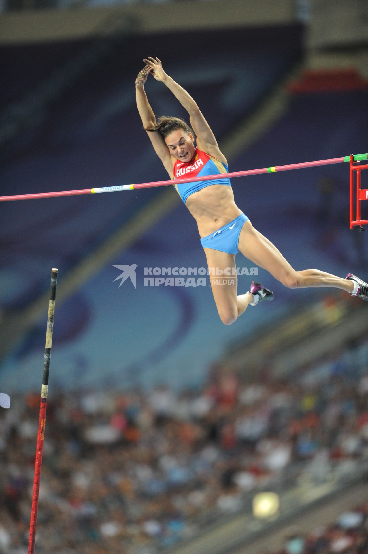 СК `Лужники`. Чемпионат мира по легкой атлетике 2013. Прыжки с шестом среди женщин. На снимке: российская спортсменка Елена Исинбаева во время соревнований.