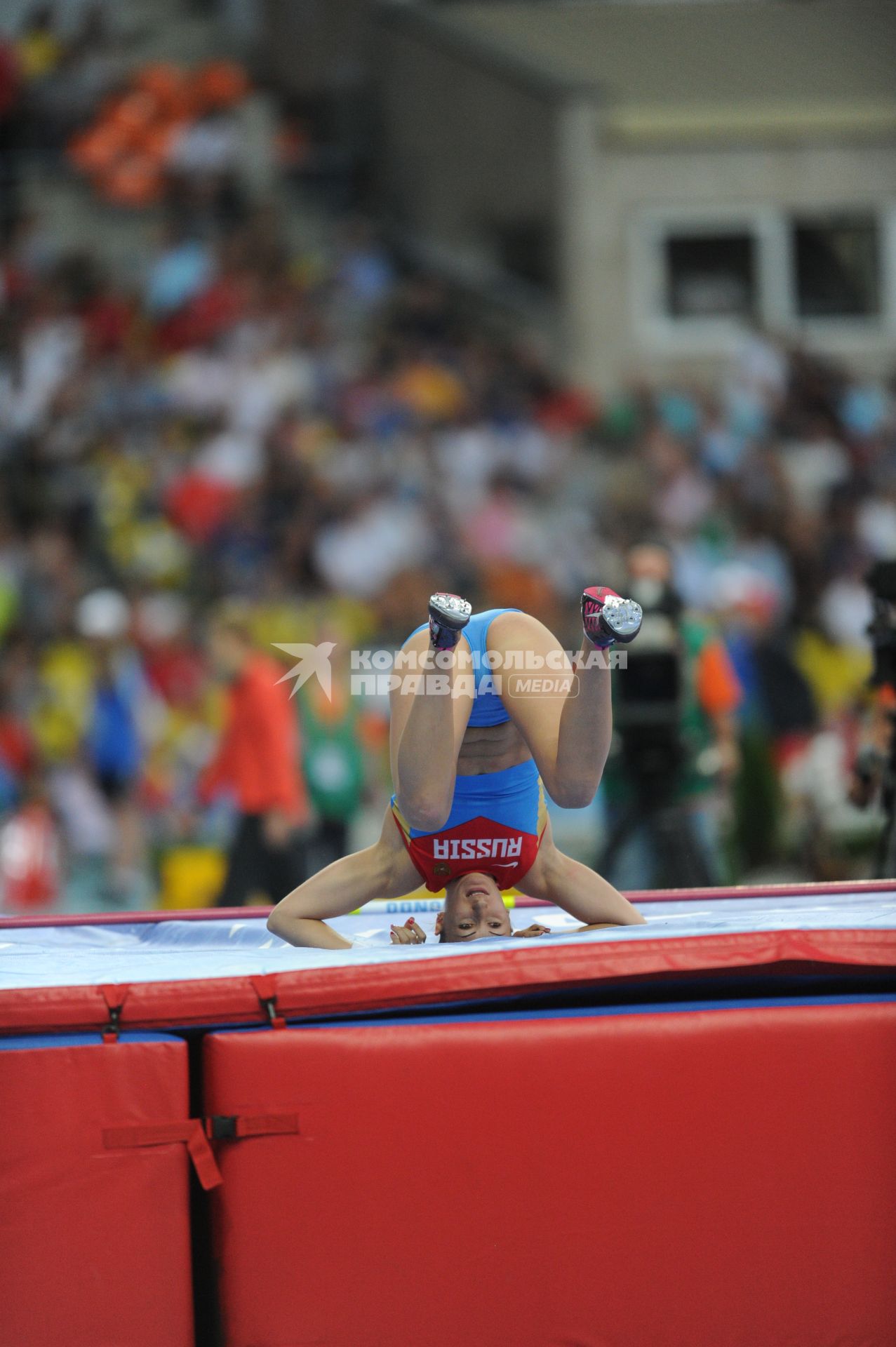 СК `Лужники`. Чемпионат мира по легкой атлетике 2013. Прыжки с шестом среди женщин. На снимке: российская спортсменка Елена Исинбаева во время соревнований.