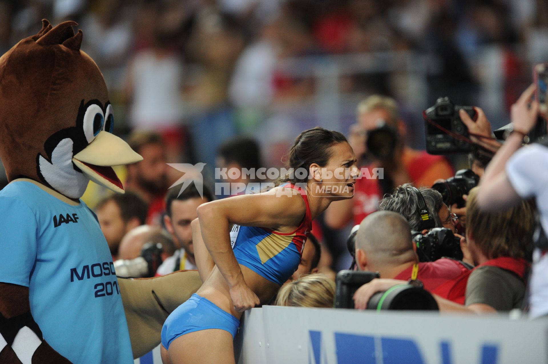 СК `Лужники`. Чемпионат мира по легкой атлетике 2013. Прыжки с шестом среди женщин. На снимке: российская спортсменка Елена Исинбаева