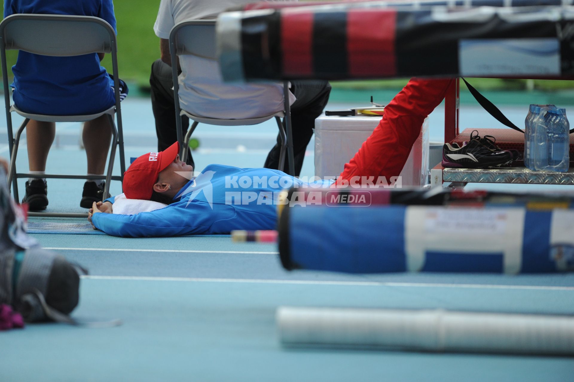 СК `Лужники`. Чемпионат мира по легкой атлетике 2013. Прыжки с шестом среди женщин. На снимке: российская спортсменка Елена Исинбаева перд соревнованиями.