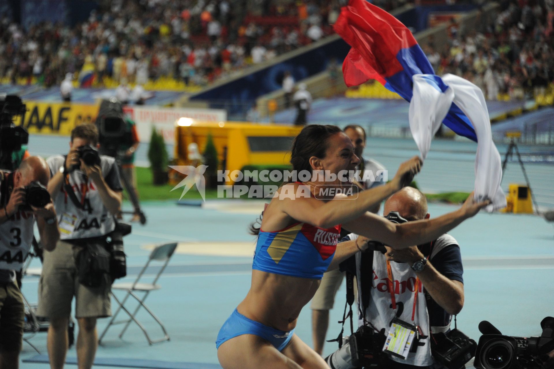 СК `Лужники`. Чемпионат мира по легкой атлетике 2013. Прыжки с шестом среди женщин. На снимке: российская спортсменка Елена Исинбаева, завоевавшая золотую медаль в финале соревнований.