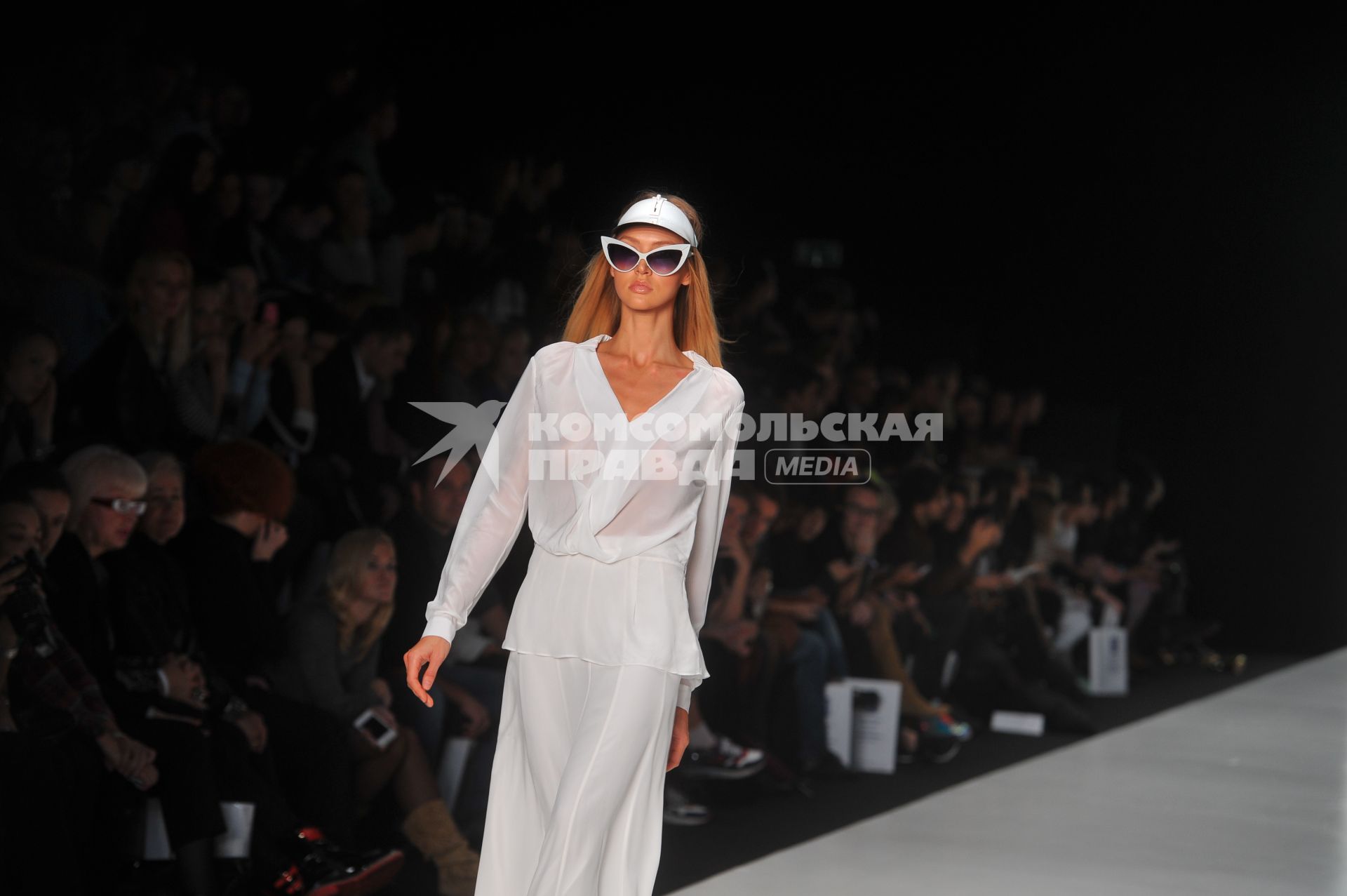 ЦВЗ `Манеж`. Неделя моды `Mercedes-Benz Fashion Week Russia`. На снимке:  показ коллекции дизайнера Янива Перси (Persy)