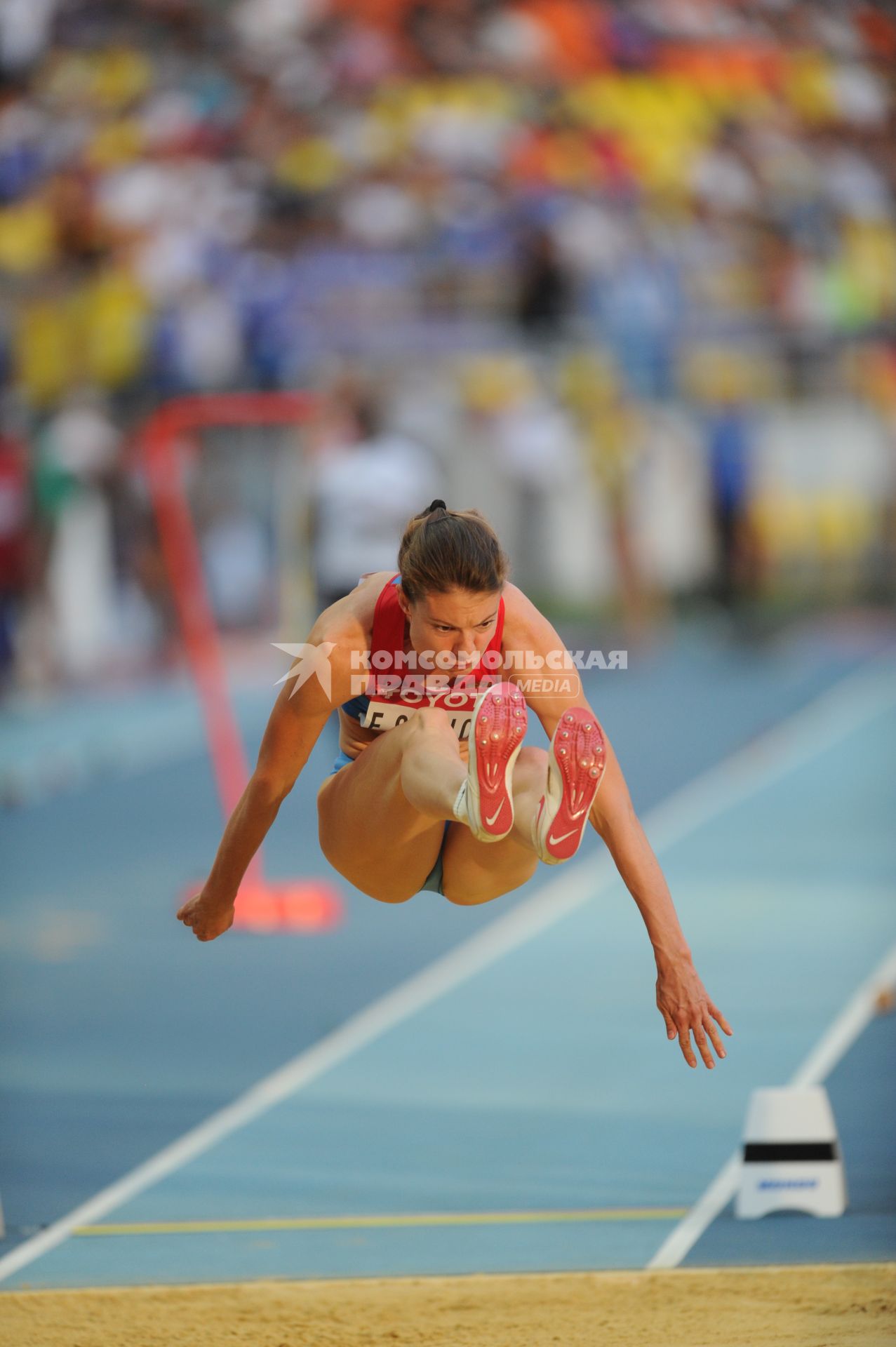 СК `Лужники`. Чемпионат мира по легкой атлетике 2013. Квалификационные соревнования по прыжкам в длину среди женщин. 
На снимке: российская спортсменка Елена Соколова