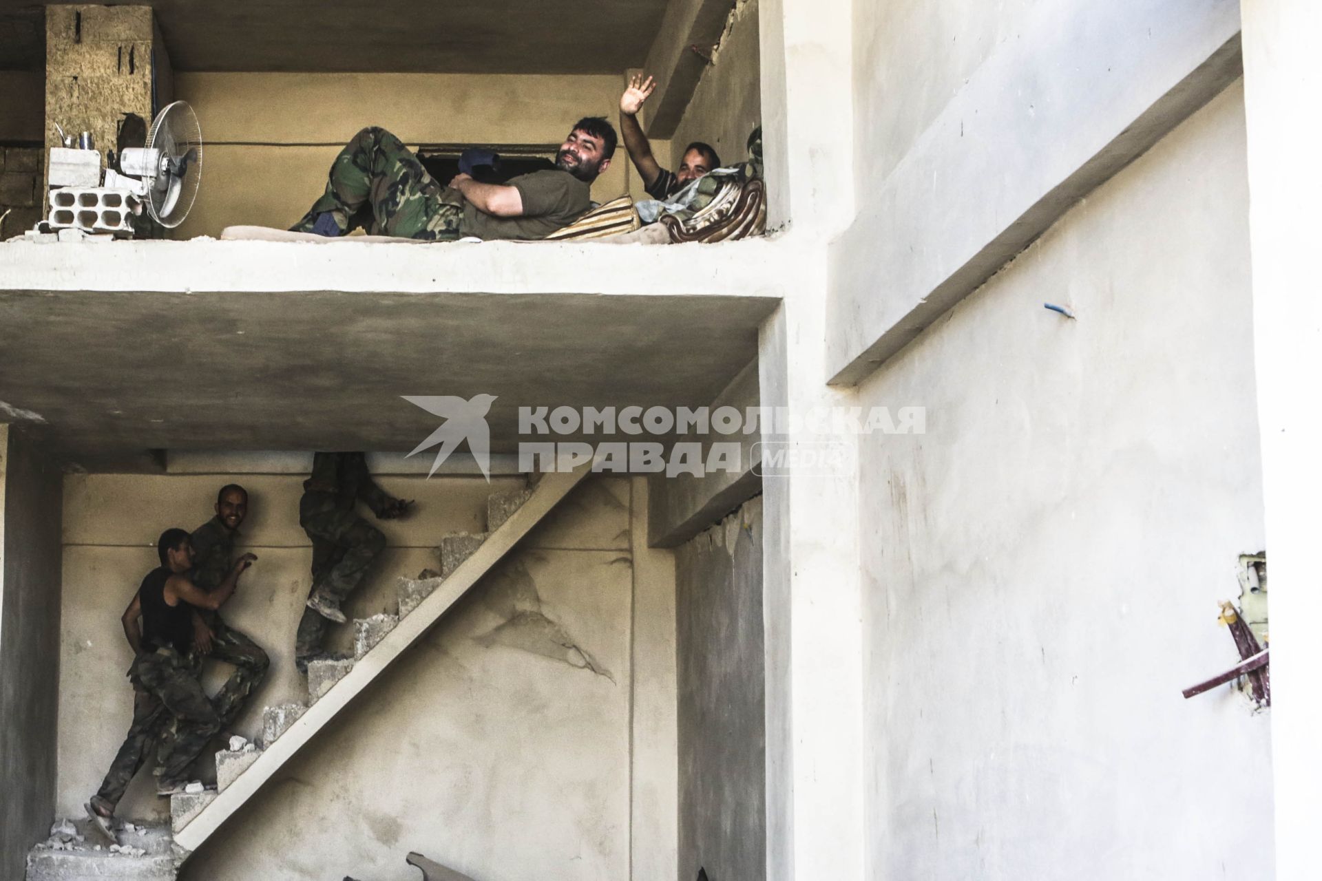 Дамаск. Гражданская война в Сирии. На снимке: сирийские военные.